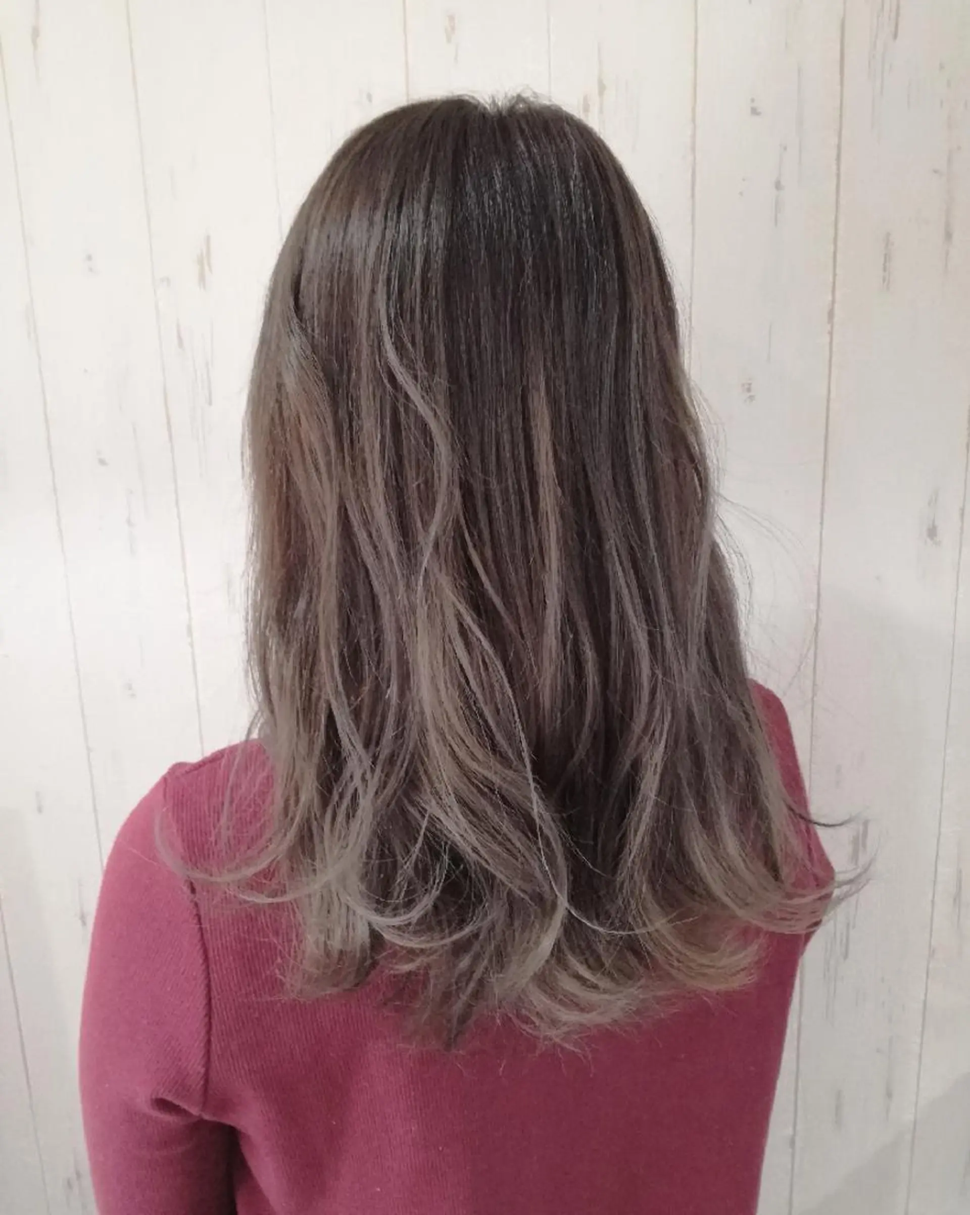 ミディアム カラー グラデーションカラー ハイライトカラー ハイライト カット ヘアカラー トリートメント 西川 敏夫のヘアスタイル