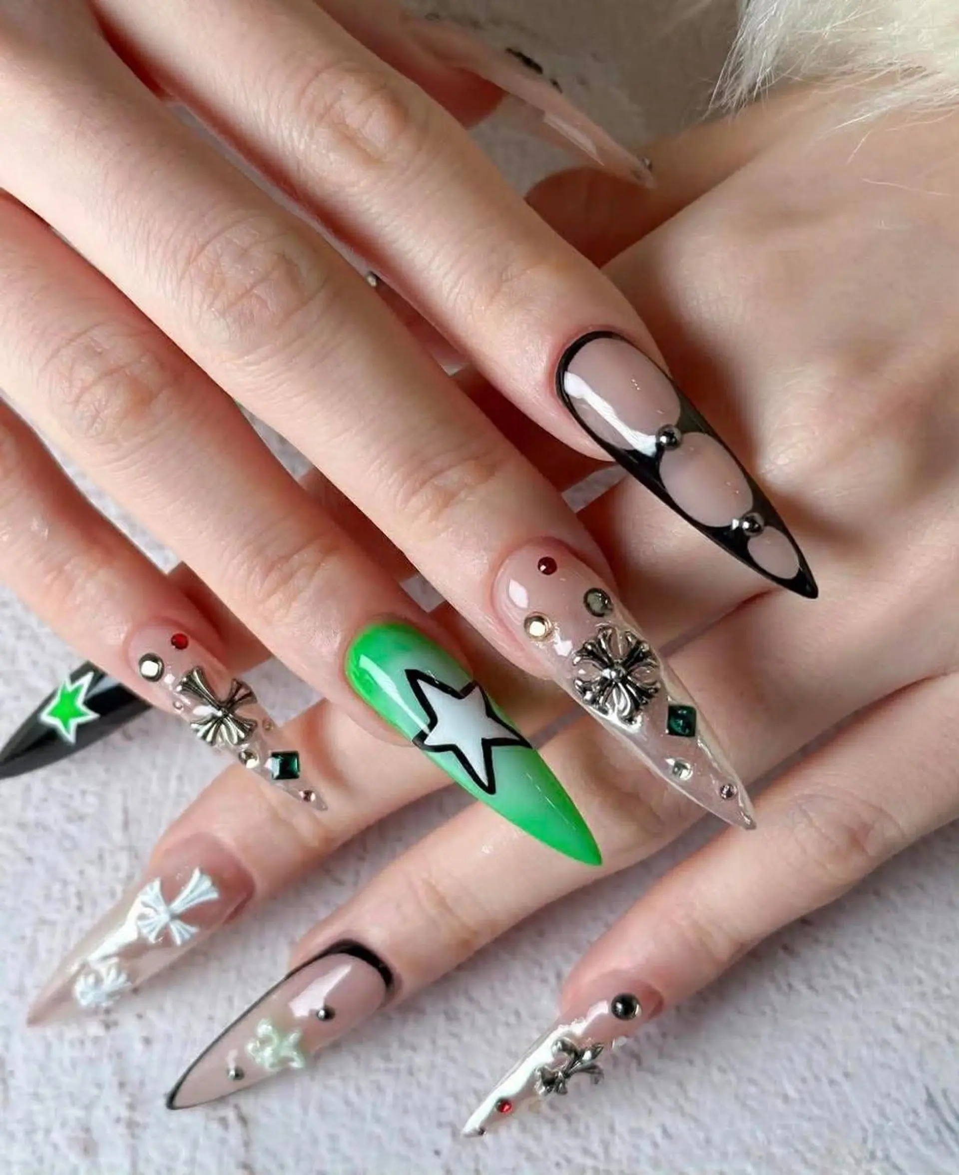 ロング カラー グラデーションカラー 韓国風ヘア ハンドネイル Bling Salonのネイルデザイン