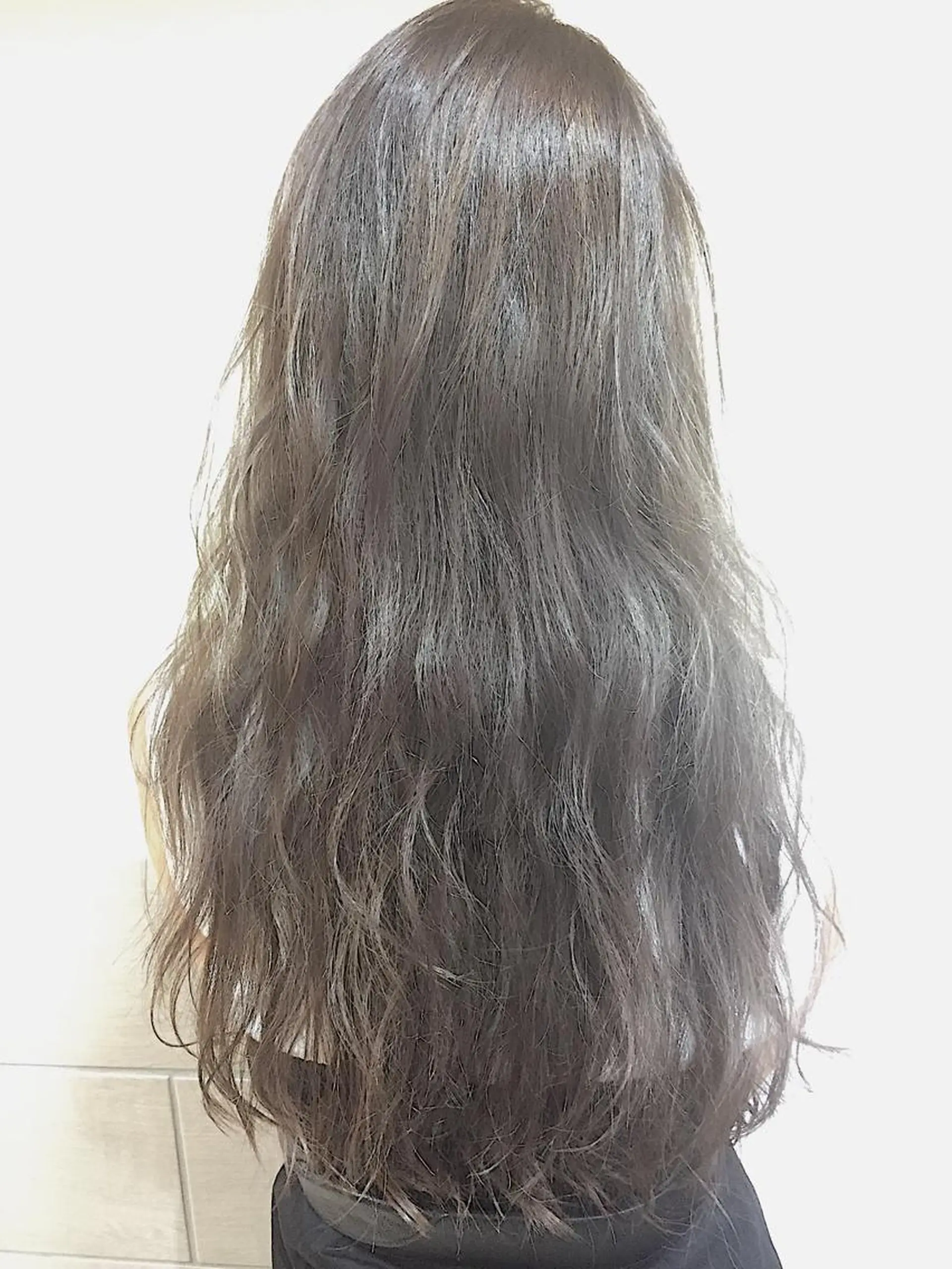 ロング カラー パーマ アッシュ アッシュグレー アッシュグレージュ ブリーチ グレージュ 可愛いを作る神 ナオヒロのヘアスタイル