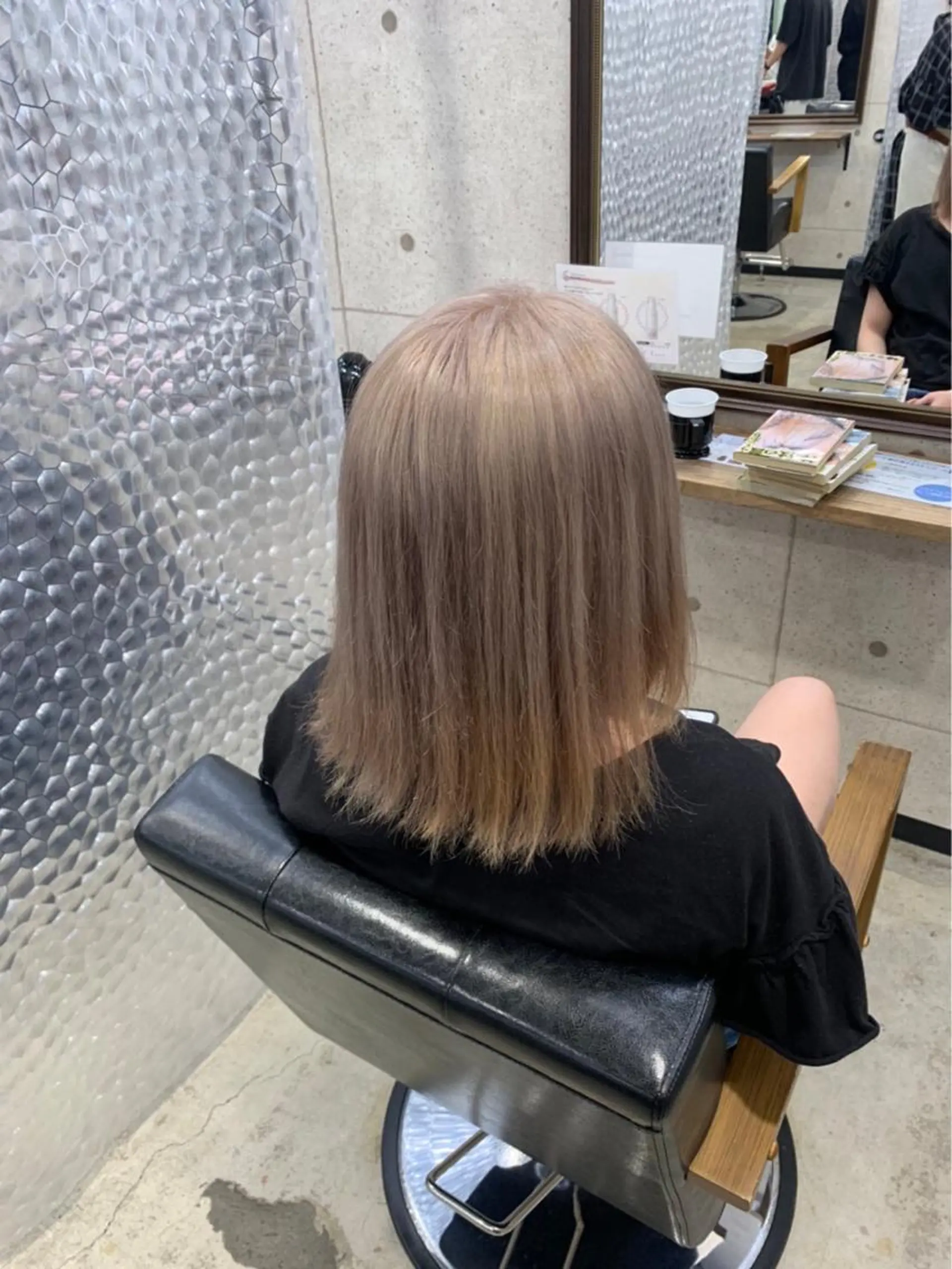 カラー ベージュカラー ブリーチ ミルクティーベージュ 藤田 清志のヘアスタイル