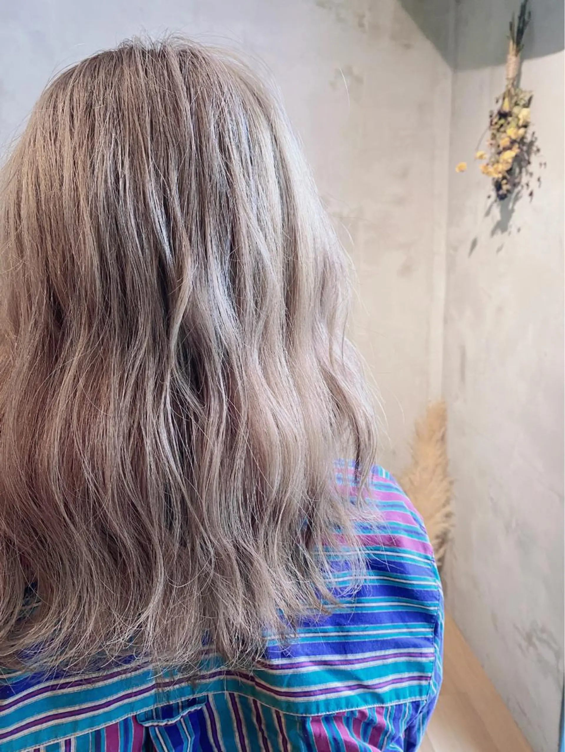 ミディアム カラー ベージュカラー ブロンド ブロンドベージュ &グループ代表取締役 KOHEIのヘアスタイル