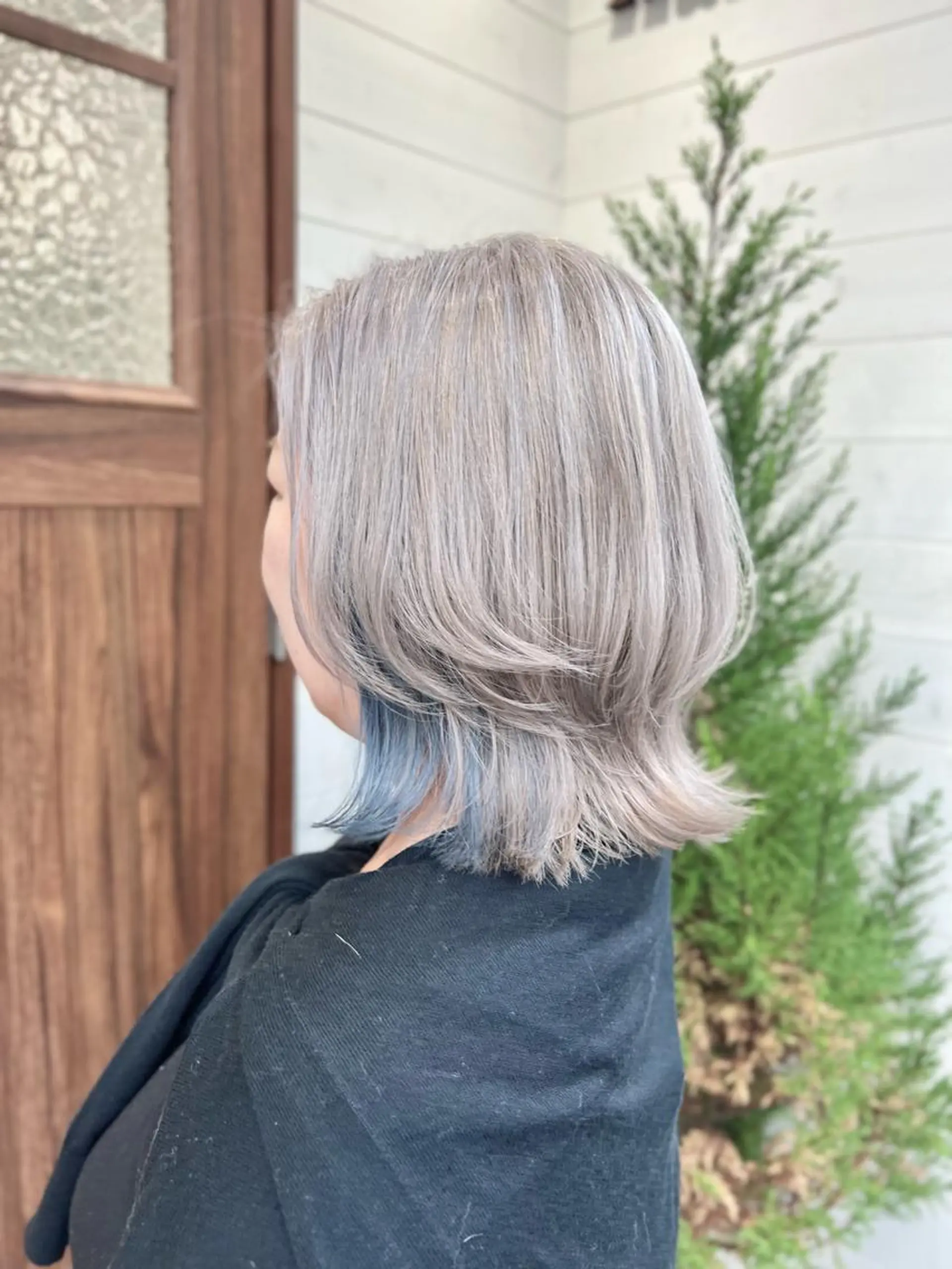 ミディアム カラー ブルーカラー シルバー ホワイトシルバー ヘアカラー トリートメント 🍇おぐら めぐみ🍇のヘアスタイル