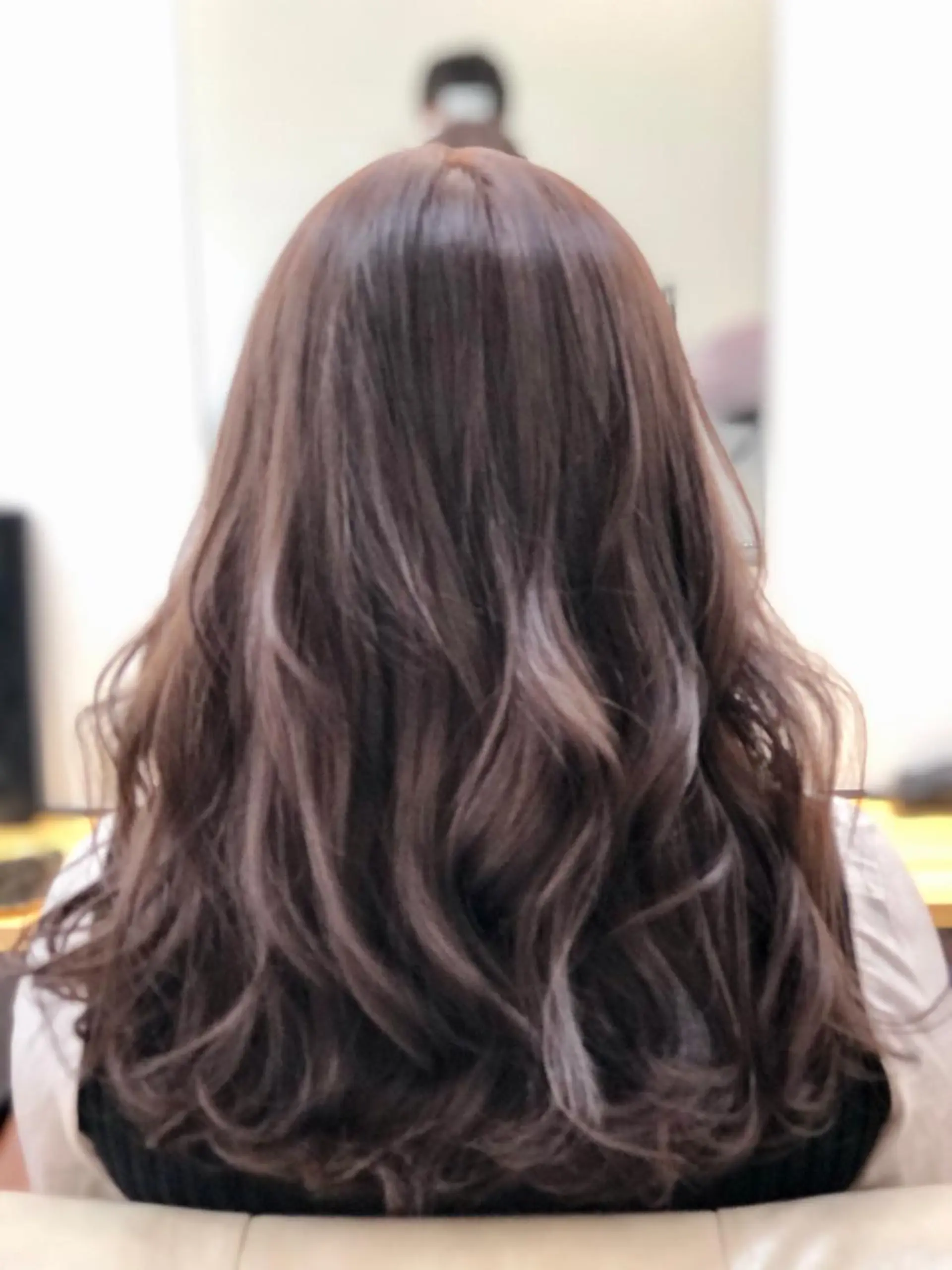 ロング ラベンダーベージュ ヘアカラー トリートメント H by Real meのヘアスタイル