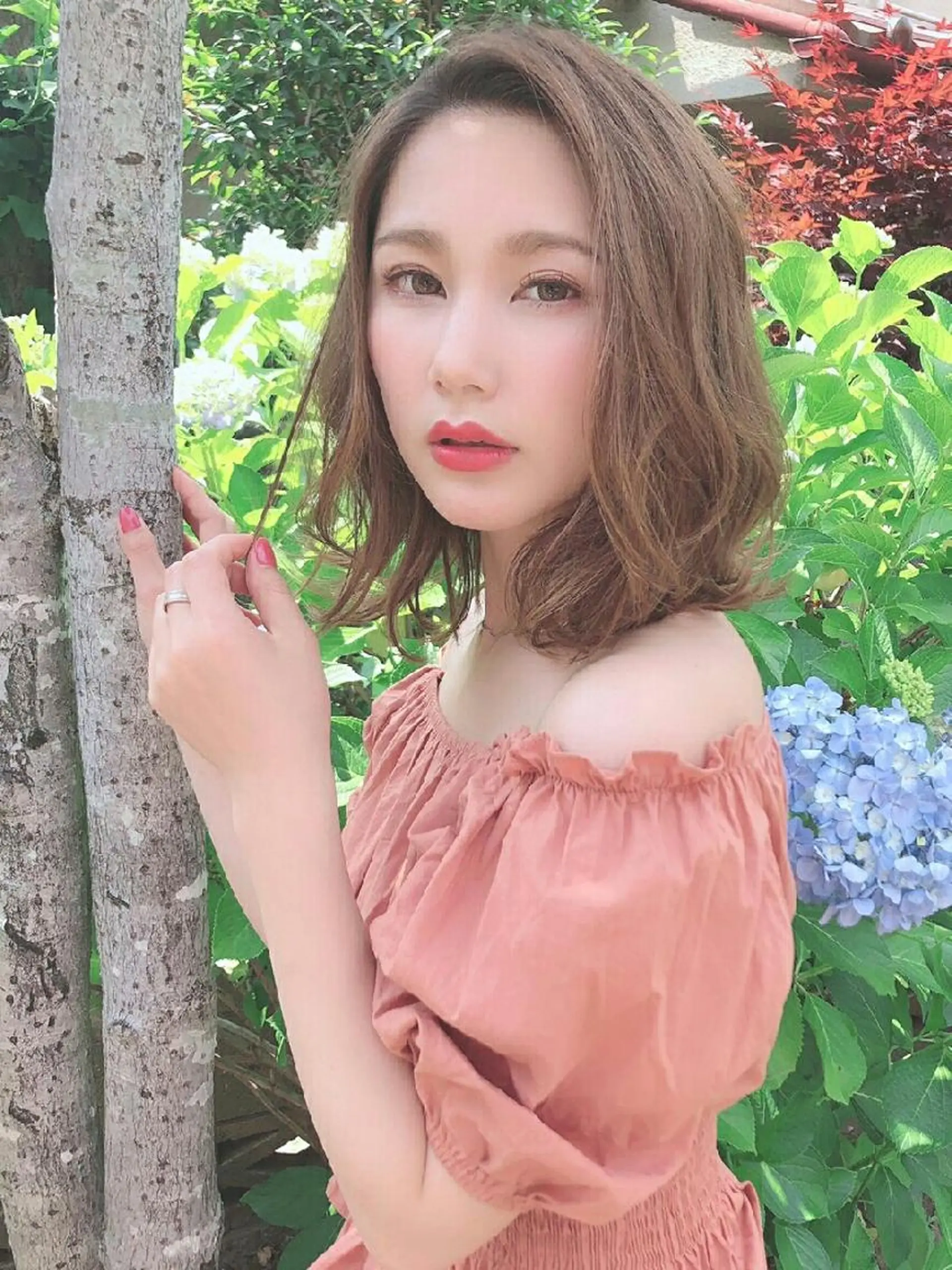 ミディアム カラー パーマ ヘアアレンジ ベージュカラー かきあげバング レイヤーカット 外ハネヘア カット ヘアカラー トリートメント 菊地 隼人のヘアスタイル