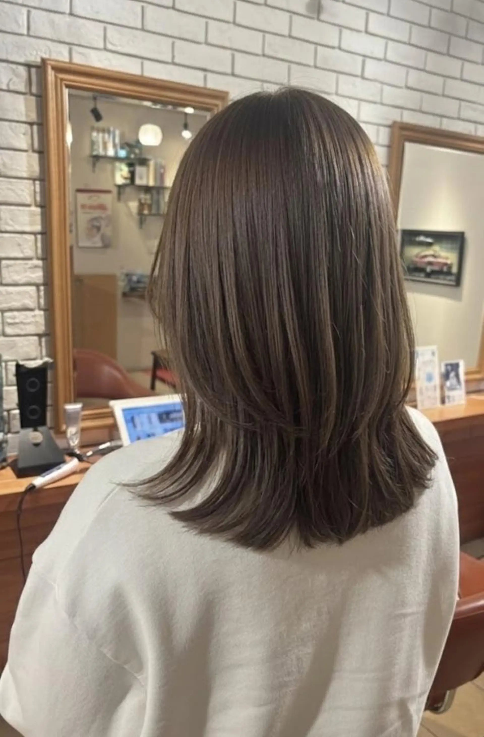 ミディアム アッシュ アッシュブラウン くびれヘア 顔周りカット レイヤーカット カット ヘアカラー トリートメント ヘッドスパ flencia 丸 和博｜カットのヘアスタイル