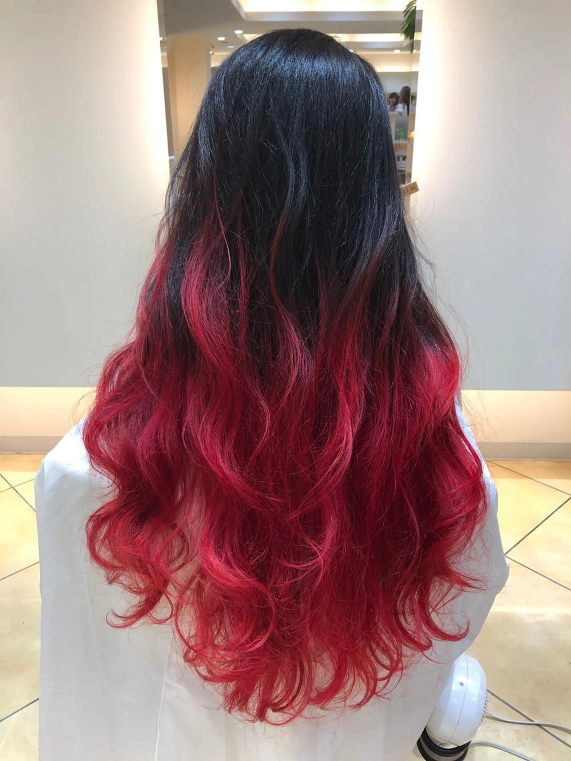 ロング カラー グラデーションカラー ルジャルダン葛西 NAOのヘアスタイル