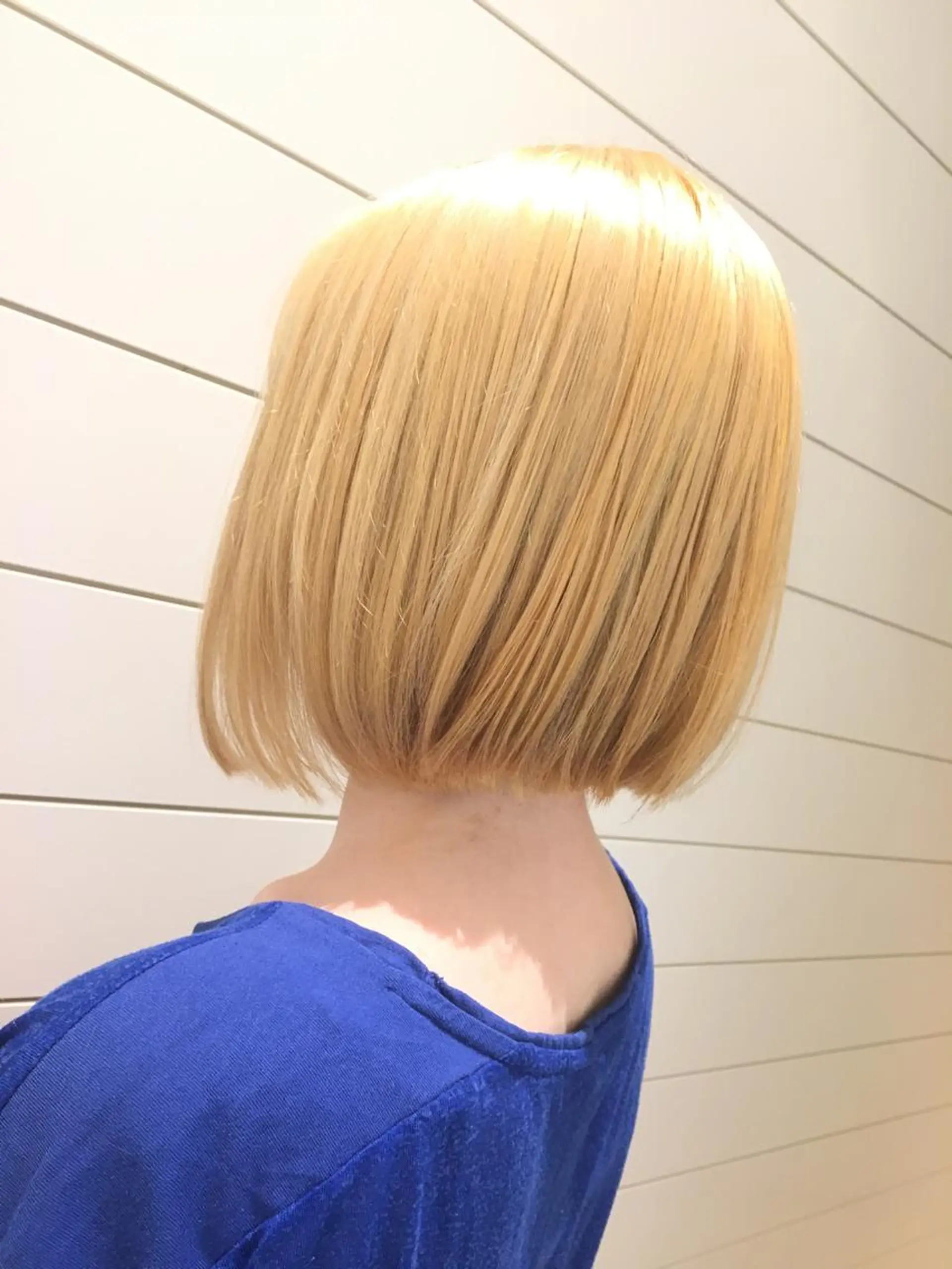 ミディアム カラー ブリーチ ハイトーンカラー 鍵山 千秋のヘアスタイル