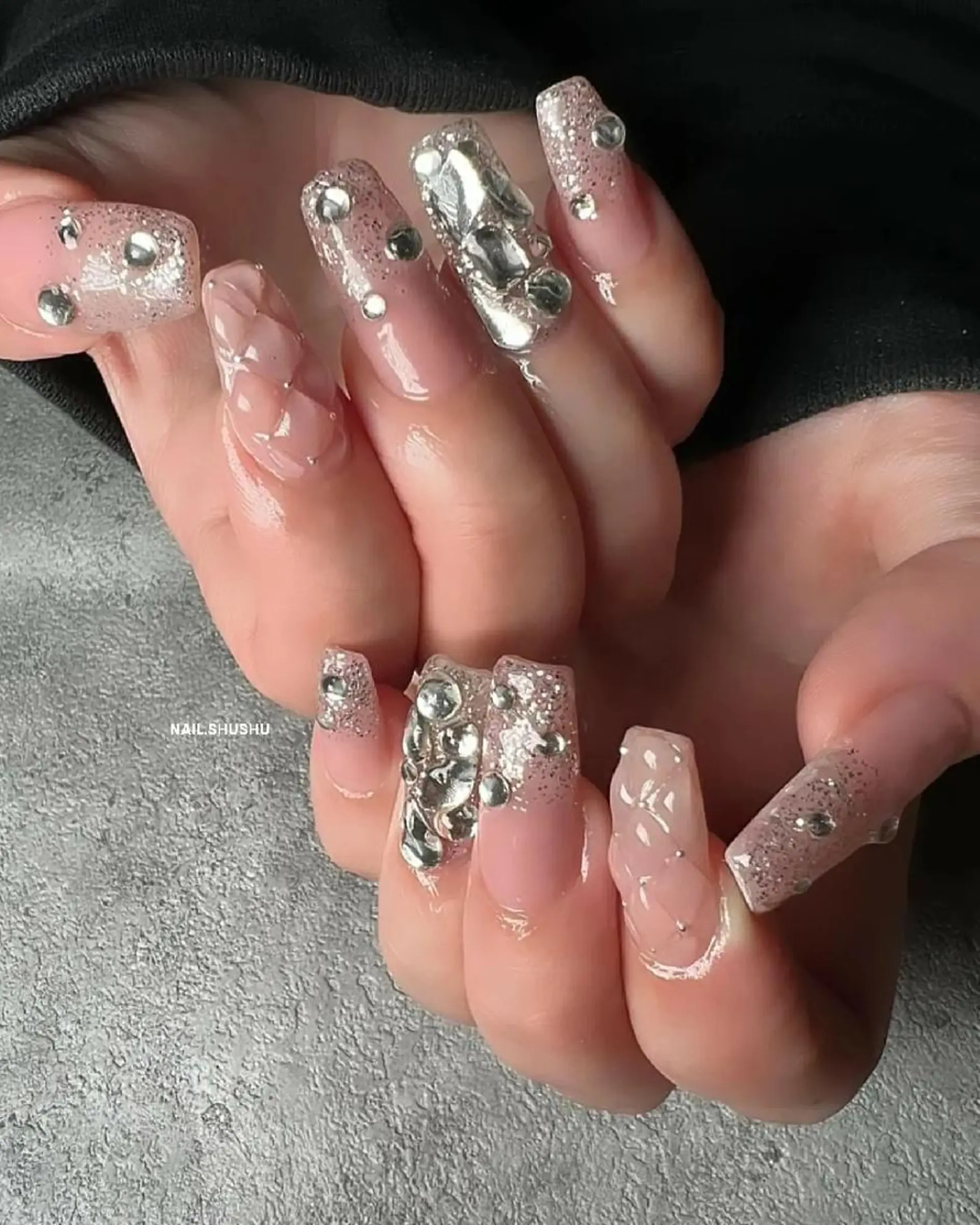 ネイル 持ち込み ニュアンスネイル ワンカラーネイル シンプルネイル バレンタイン 3dパーツ/流行り 👧shushu❤️のネイルデザイン