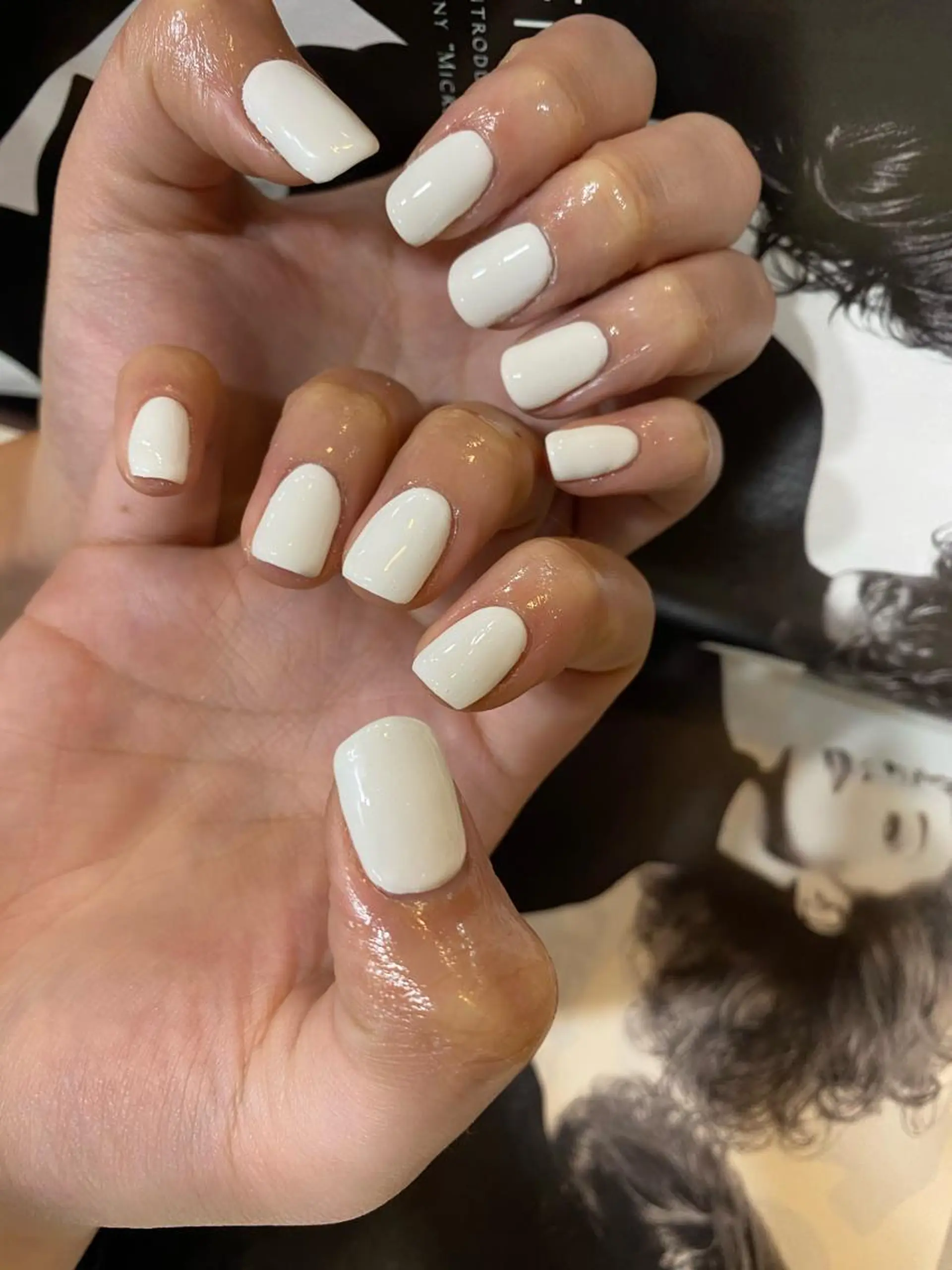 セミロング カラー ネイル mana 暖色カラーカットのヘアスタイル