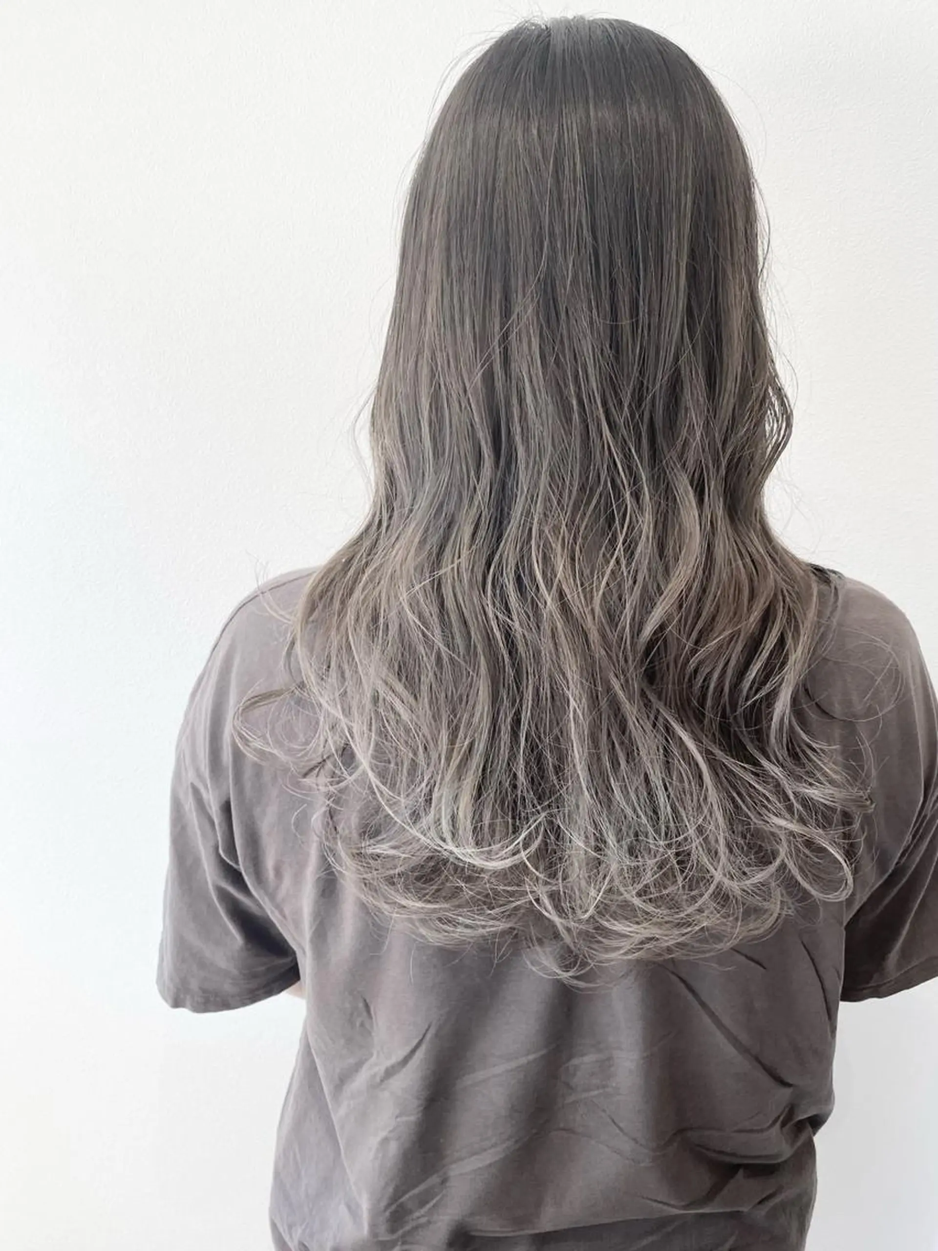 ロング ヘアカラー MYRTLE TSUNODAのヘアスタイル