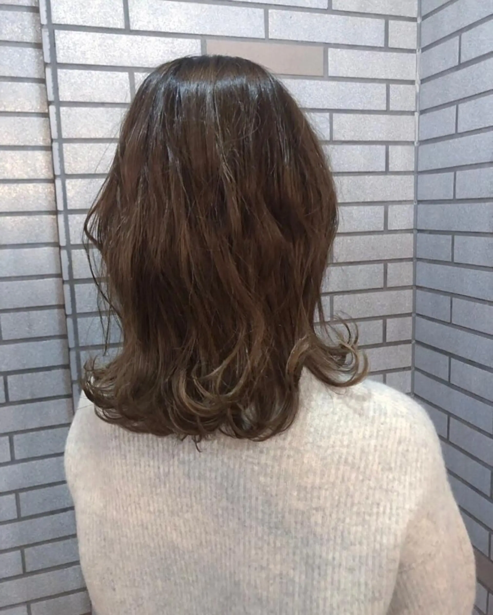 ミディアム カラー アディクシーカラー ベージュカラー フォギーベージュ ハイライトカラー ハイライト 中村 よしひでのヘアスタイル