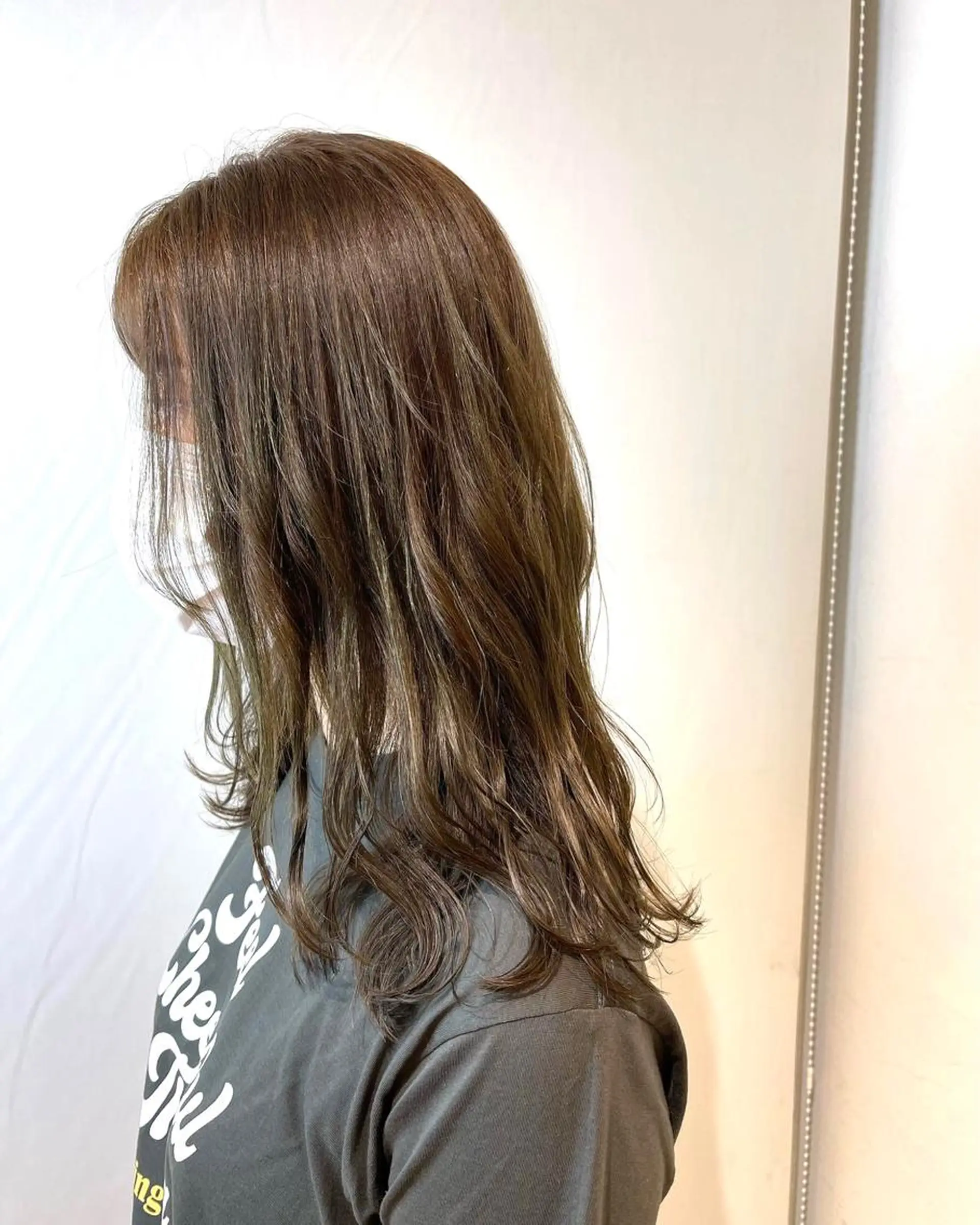 セミロング カラー アッシュ オリーブアッシュ カット ヘアカラー トリートメント 髪質改善縮毛矯正 💎TOMOのヘアスタイル