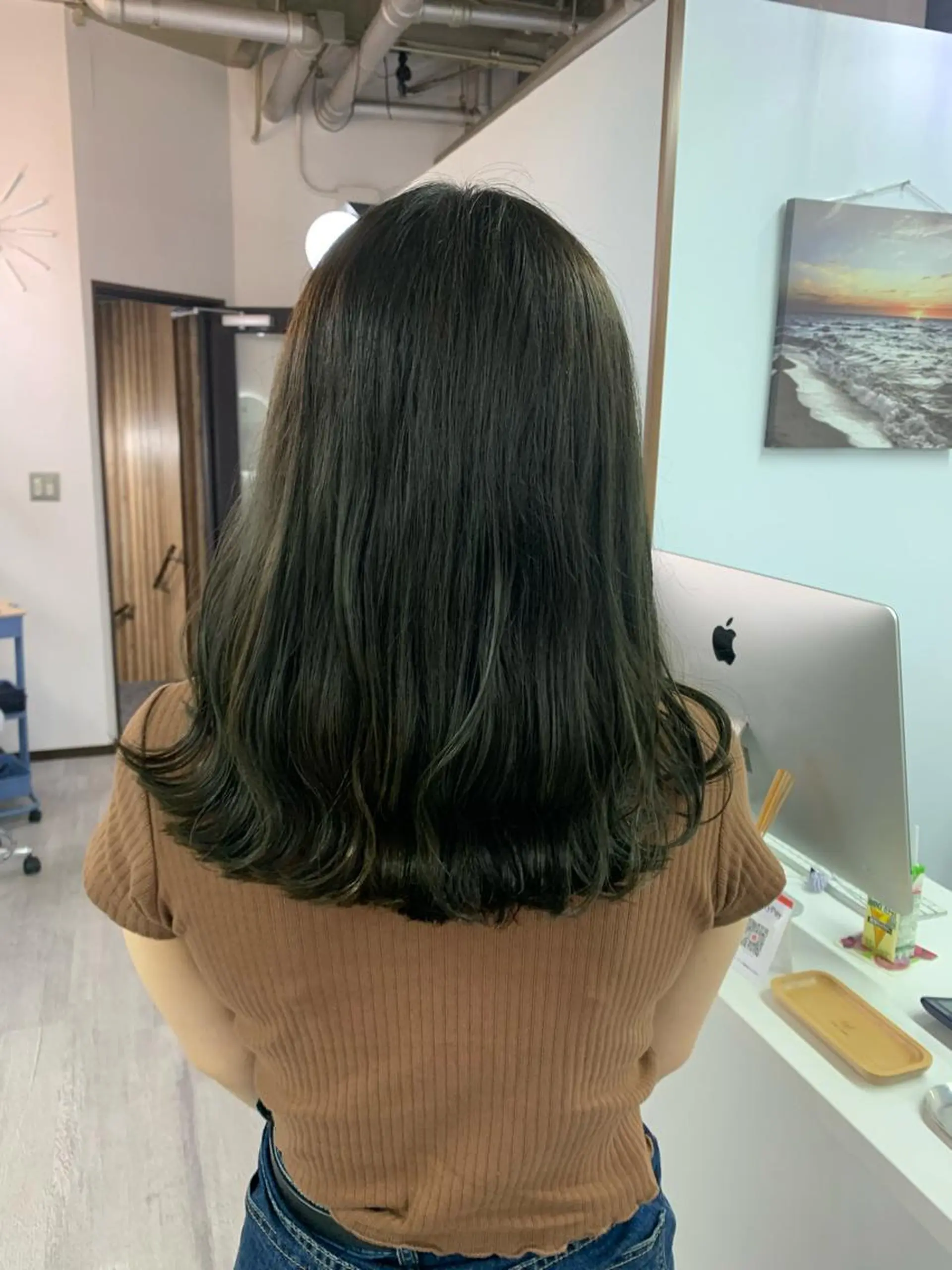 セミロング カラー グレージュ オリーブグレージュ オリーブグレー ヘアカラー 坂井 水菜美のヘアスタイル