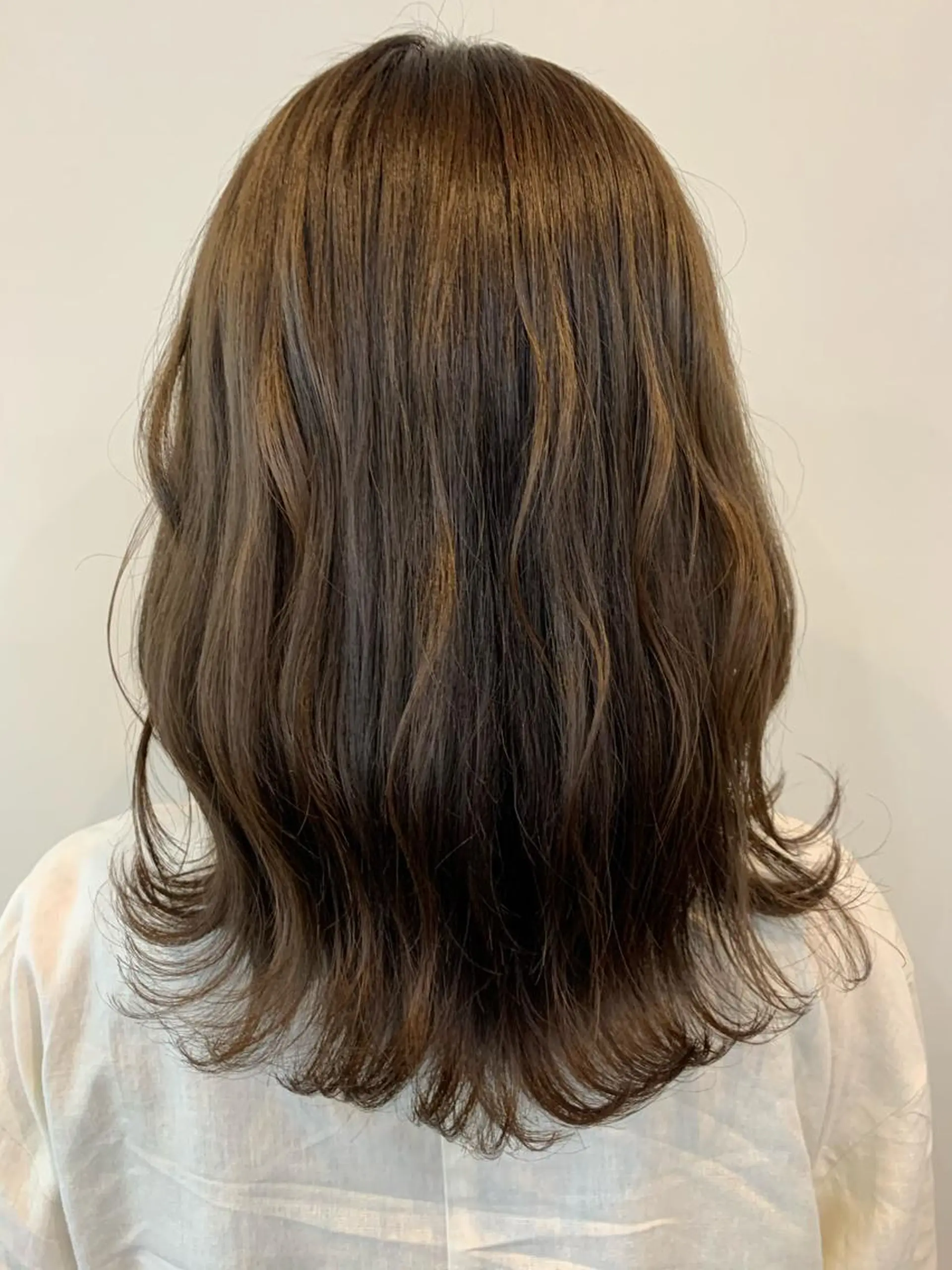 セミロング カラー ベージュカラー オリーブベージュ カット ヘアカラー FLAGS YAMATOのヘアスタイル