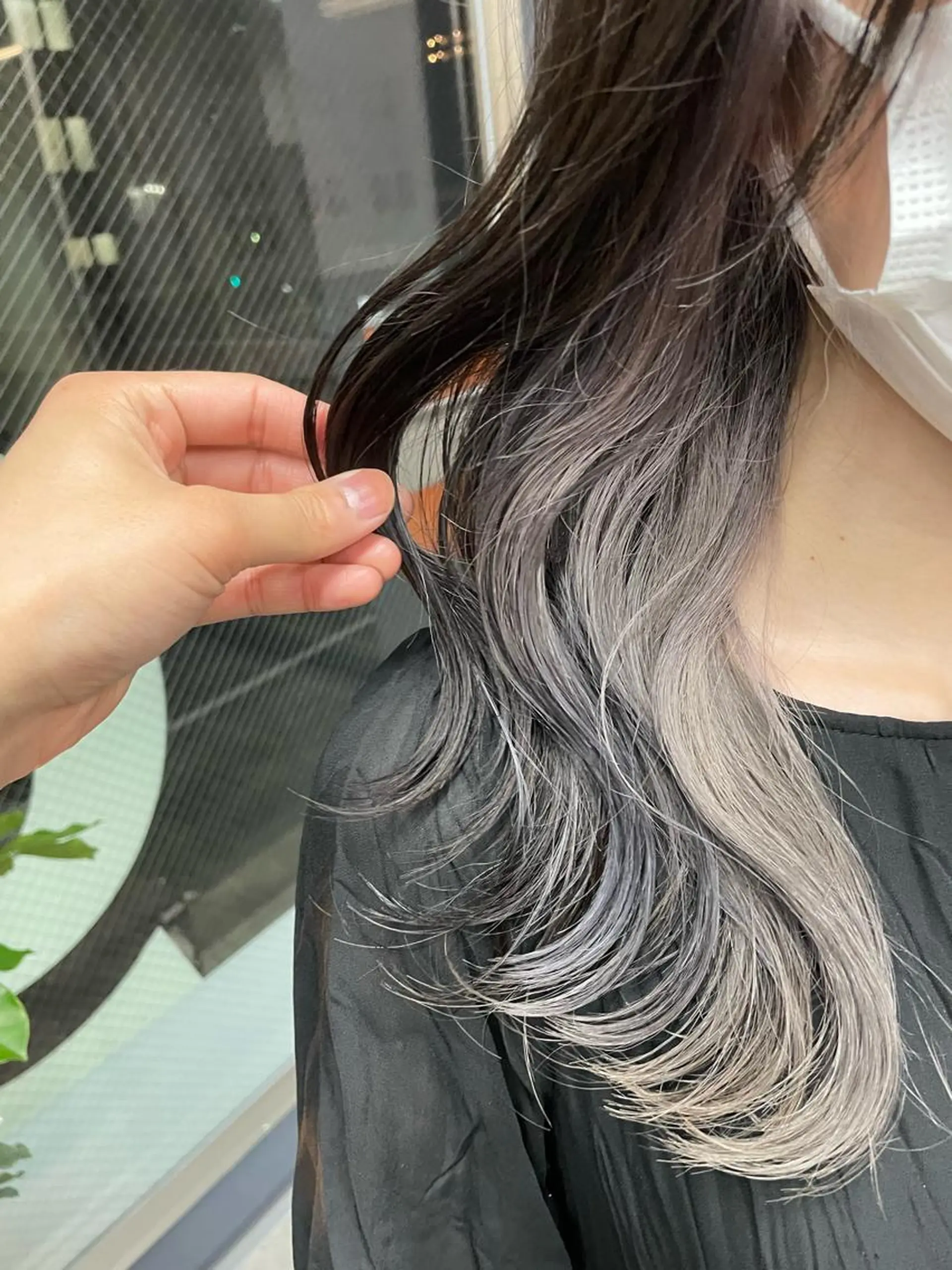 セミロング カラー ベージュカラー シルバー シルバーベージュ 朝倉 海斗のヘアスタイル