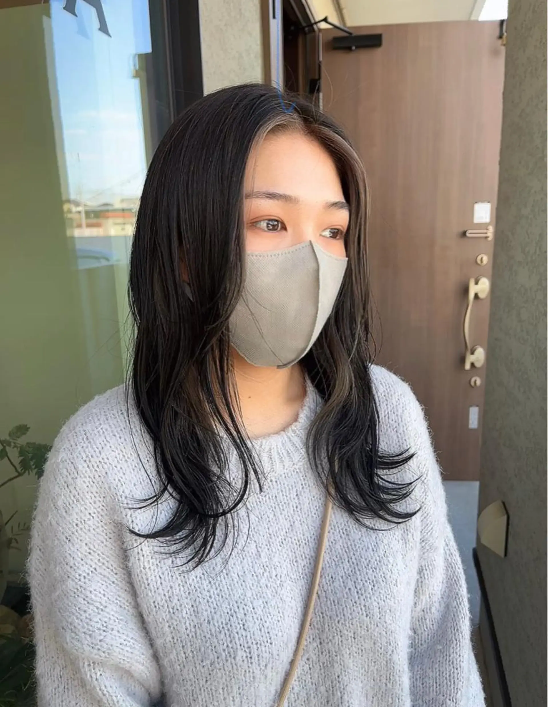 ミディアム カラー ミストバング  フェイスフレーミング グレージュ インナーカラー シルバー カット ヘアカラー トリートメント 手塚 亮汰のヘアスタイル