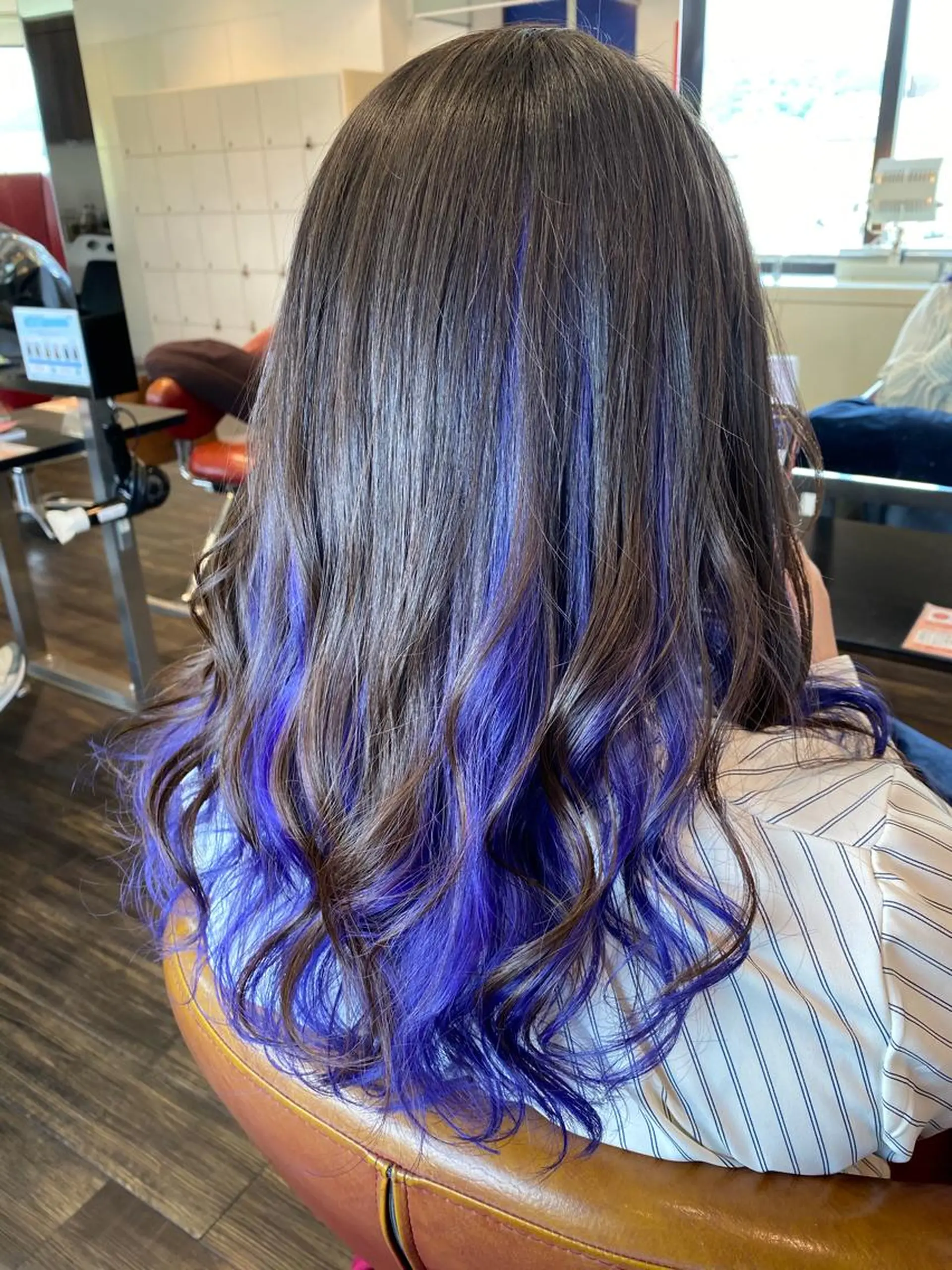 ミディアム カラー パープルカラー カット ヘアカラー トリートメント 西本 夏美のヘアスタイル