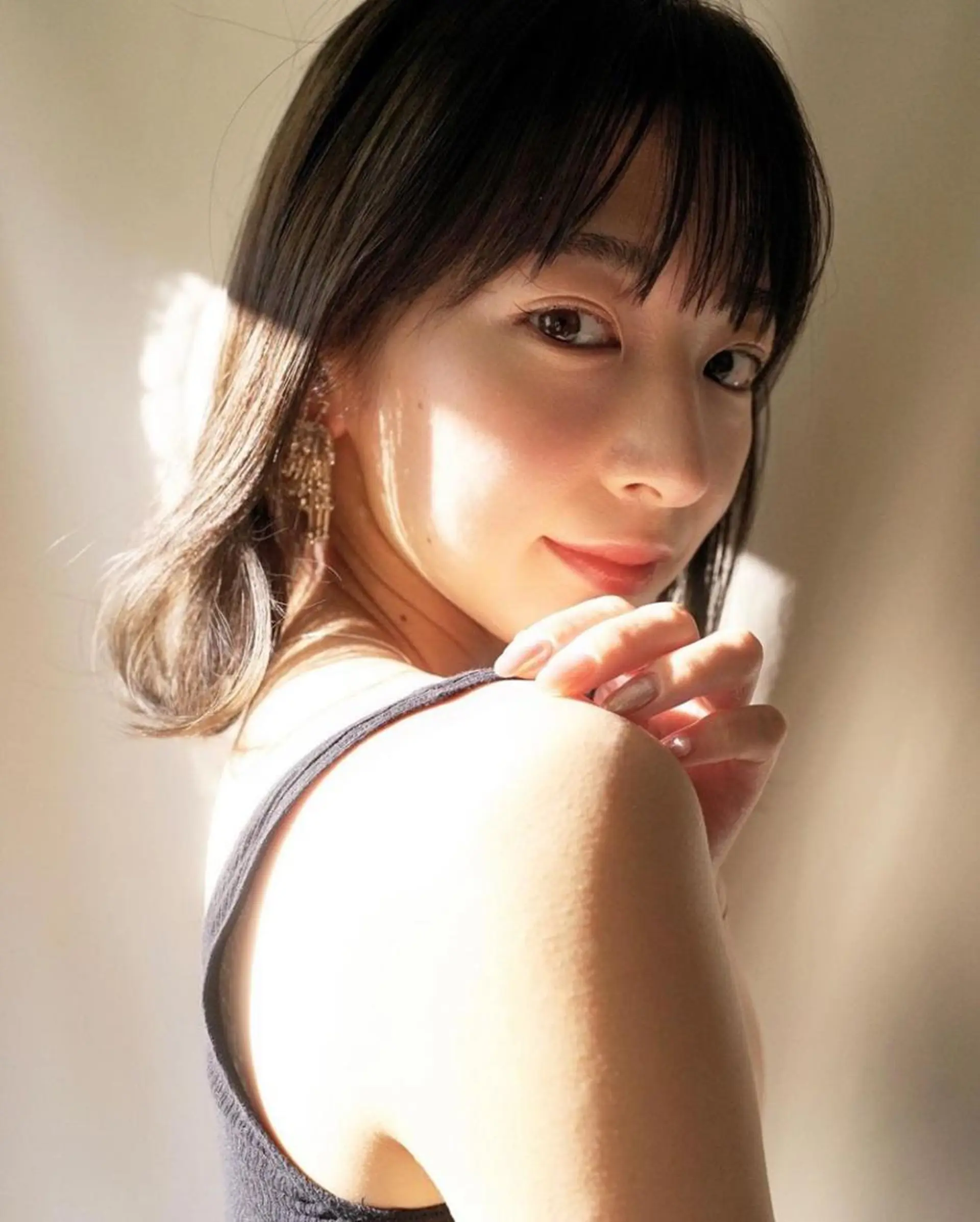 ミディアム カラー ヘアアレンジ アディクシーカラー 黒髪 ハイトーンカラー クオルシアカラー ボブ newi 川崎店のヘアスタイル