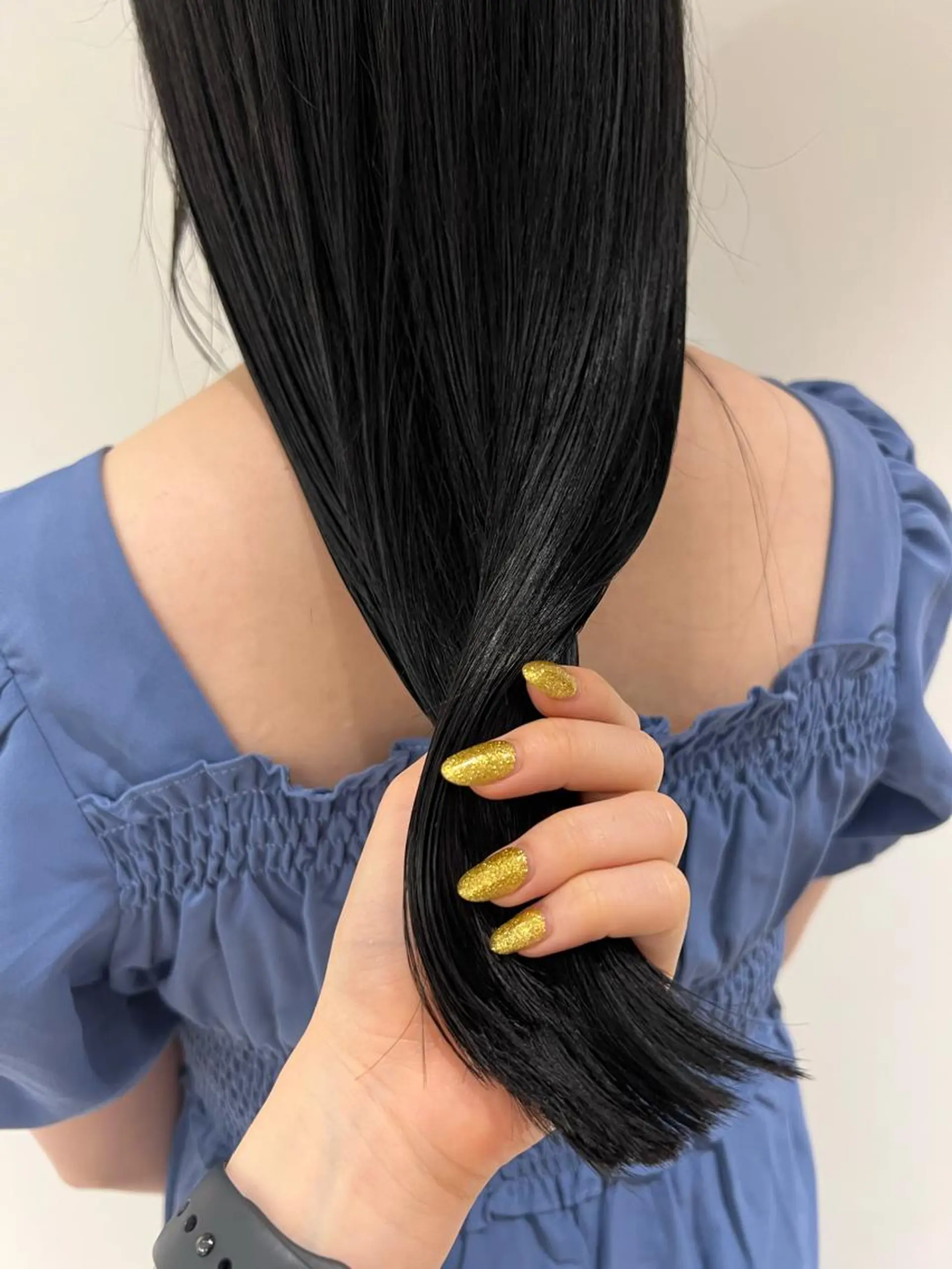 セミロング カラー 黒髪 ブルーカラー ブルーブラック ダークグレー 暗髪カラー🫐パーマ おくだりんかのヘアスタイル