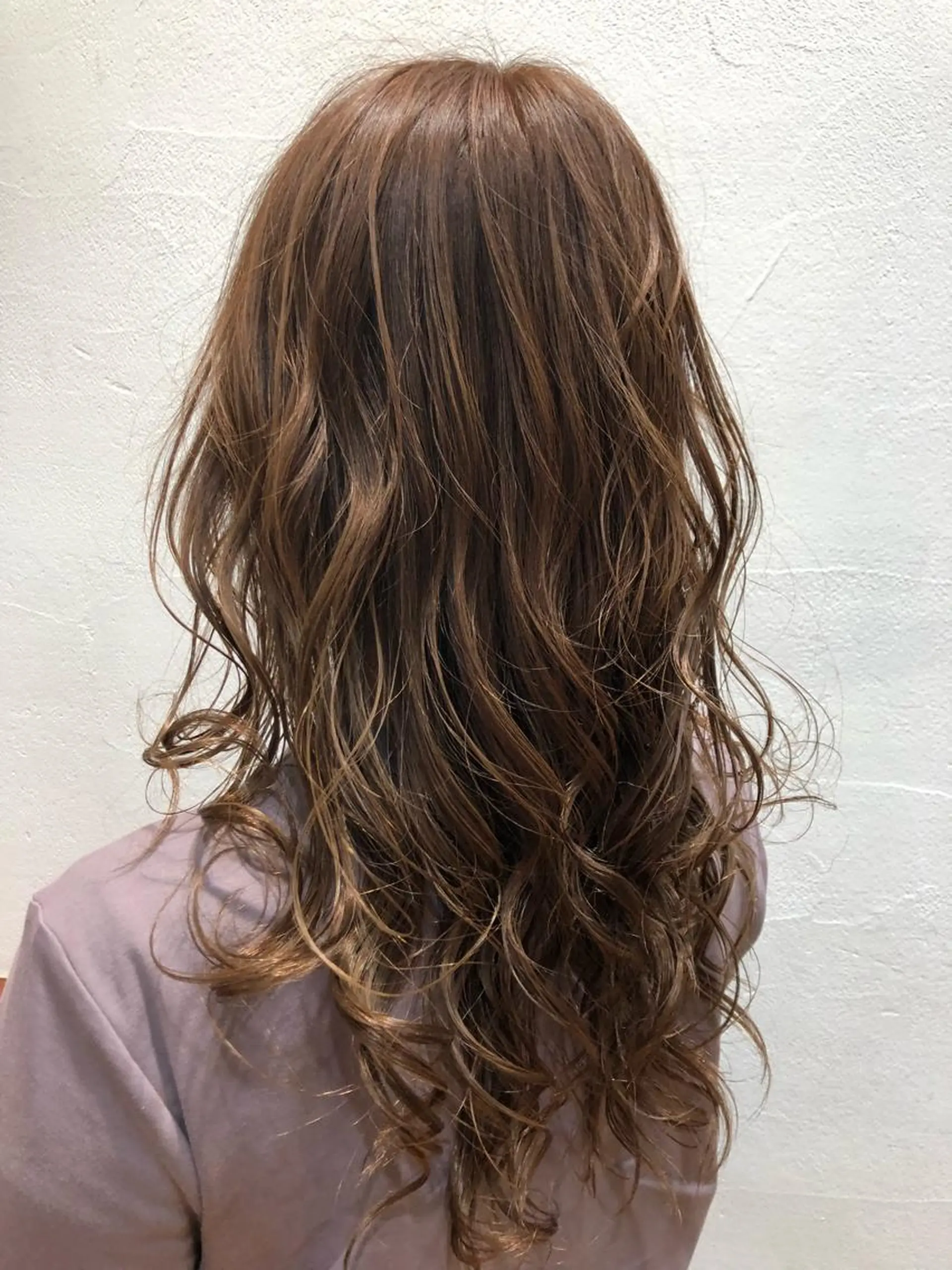 ミディアム カラー ベージュカラー 360°キレイな ショートカットのヘアスタイル