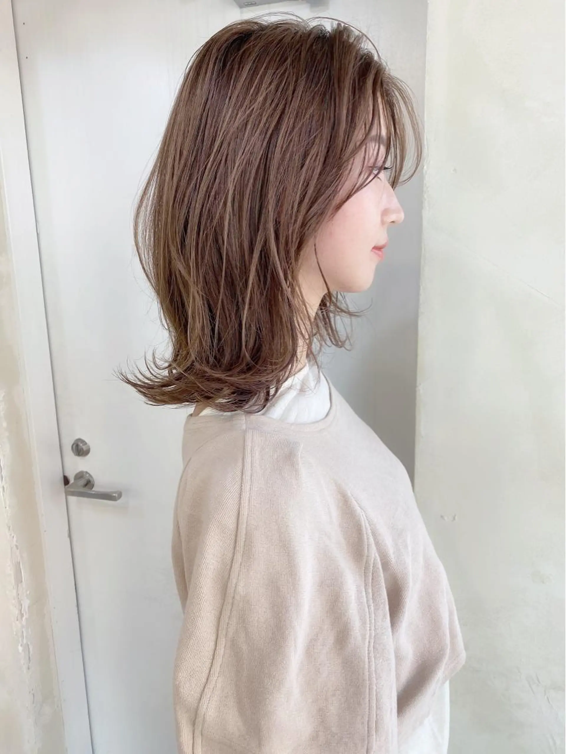 ミディアム くびれヘア くびれレイヤー レイヤーカット 鎌倉 彩のヘアスタイル