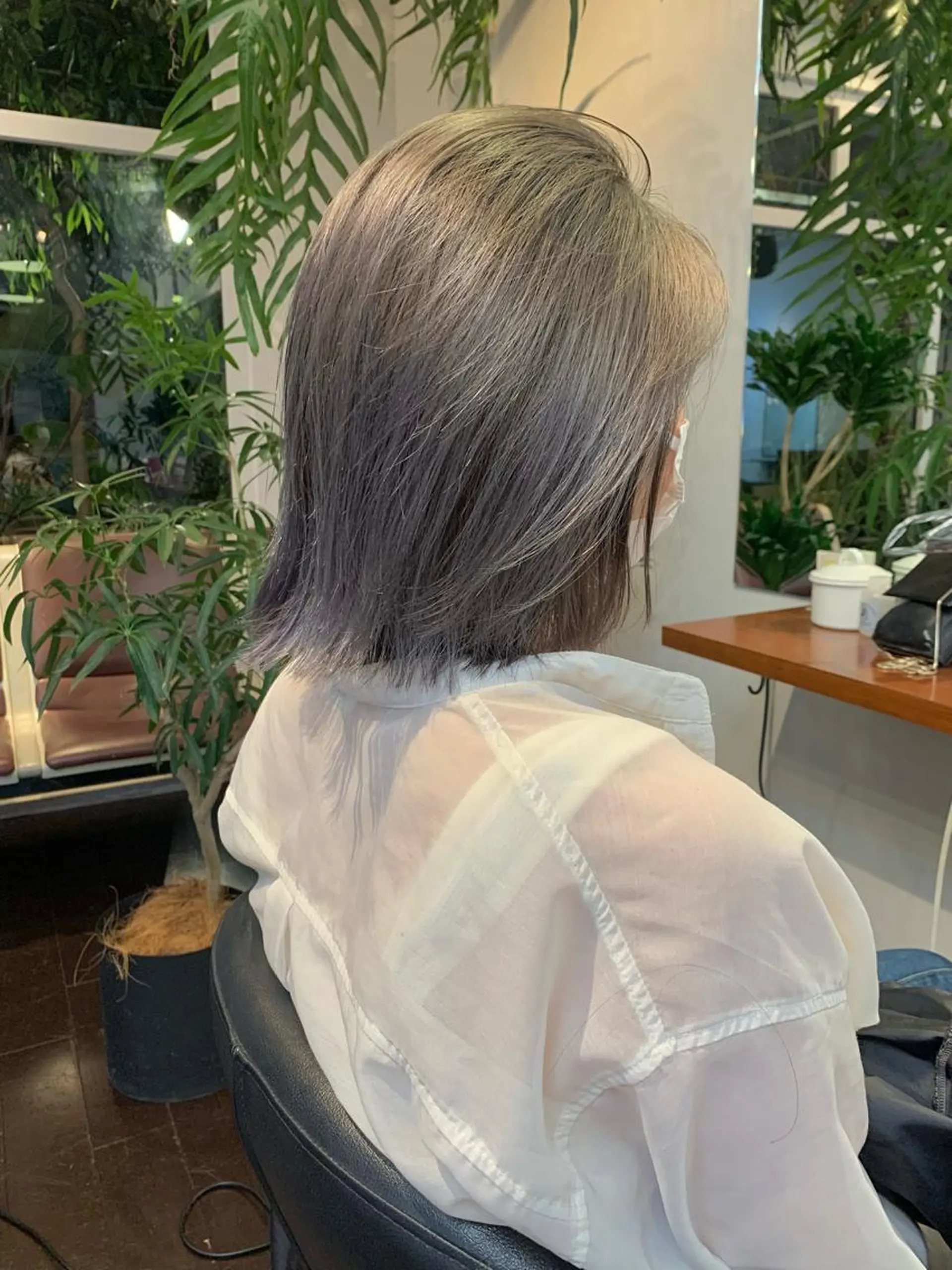 ショート カラー アッシュ ブリーチ ブルーカラー ケアブリーチ シルバー 柔らかブラウン/顔周 りレイヤー♡ユウシのヘアスタイル