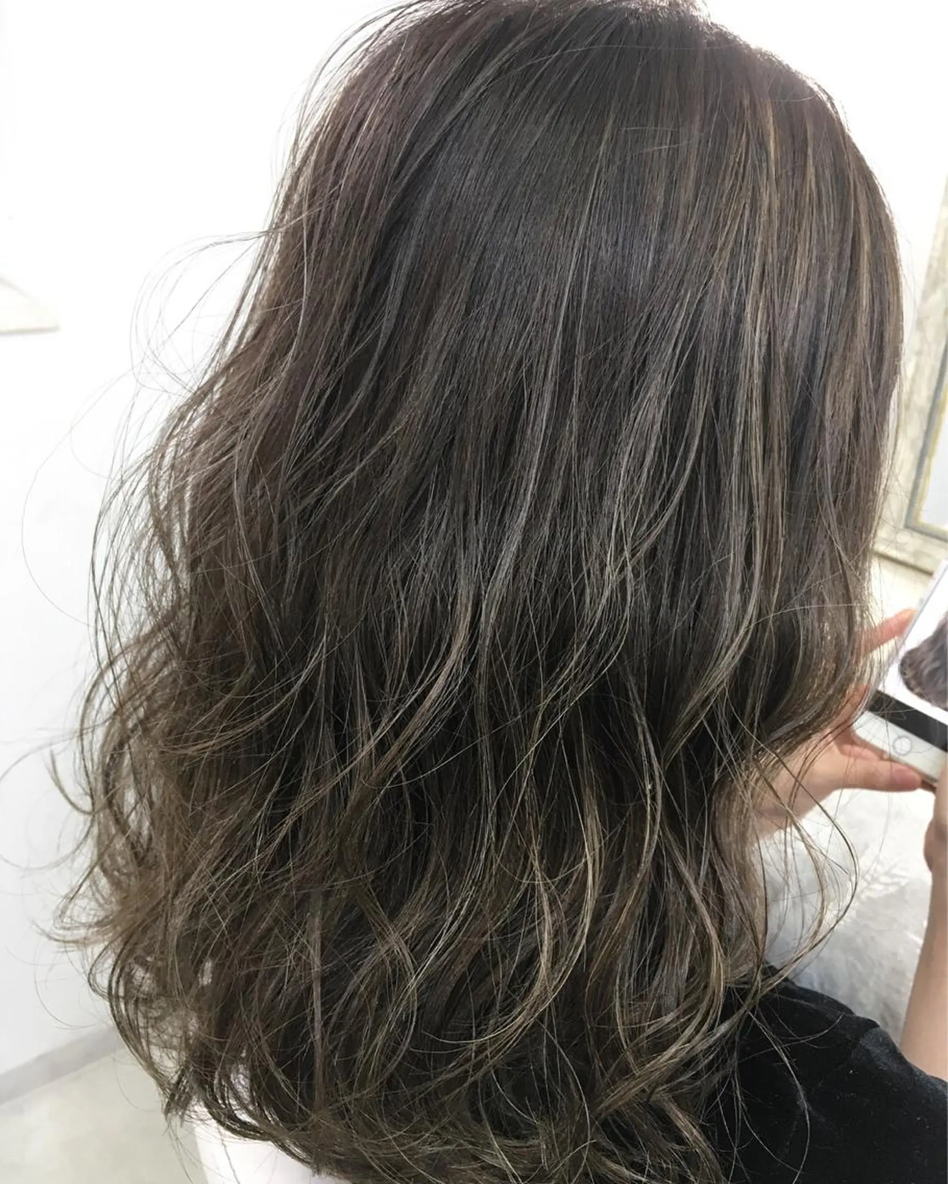 セミロング カラー 髪質改善 中川 翔のヘアスタイル