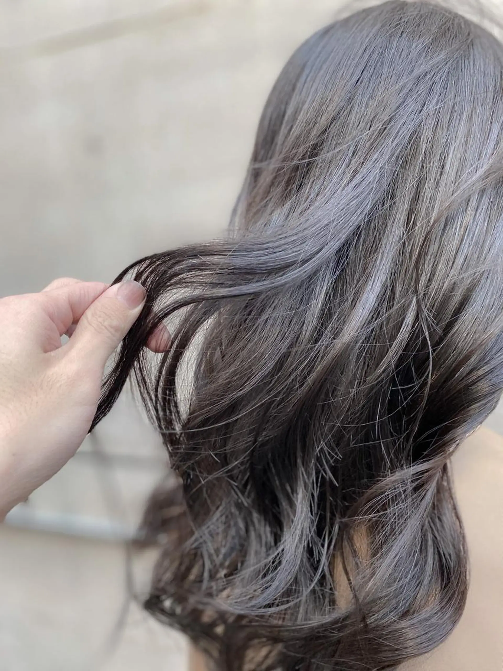 セミロング カラー グレージュ オリーブグレージュ オリーブグレー 【透明感、艶髪】西村 有司のヘアスタイル