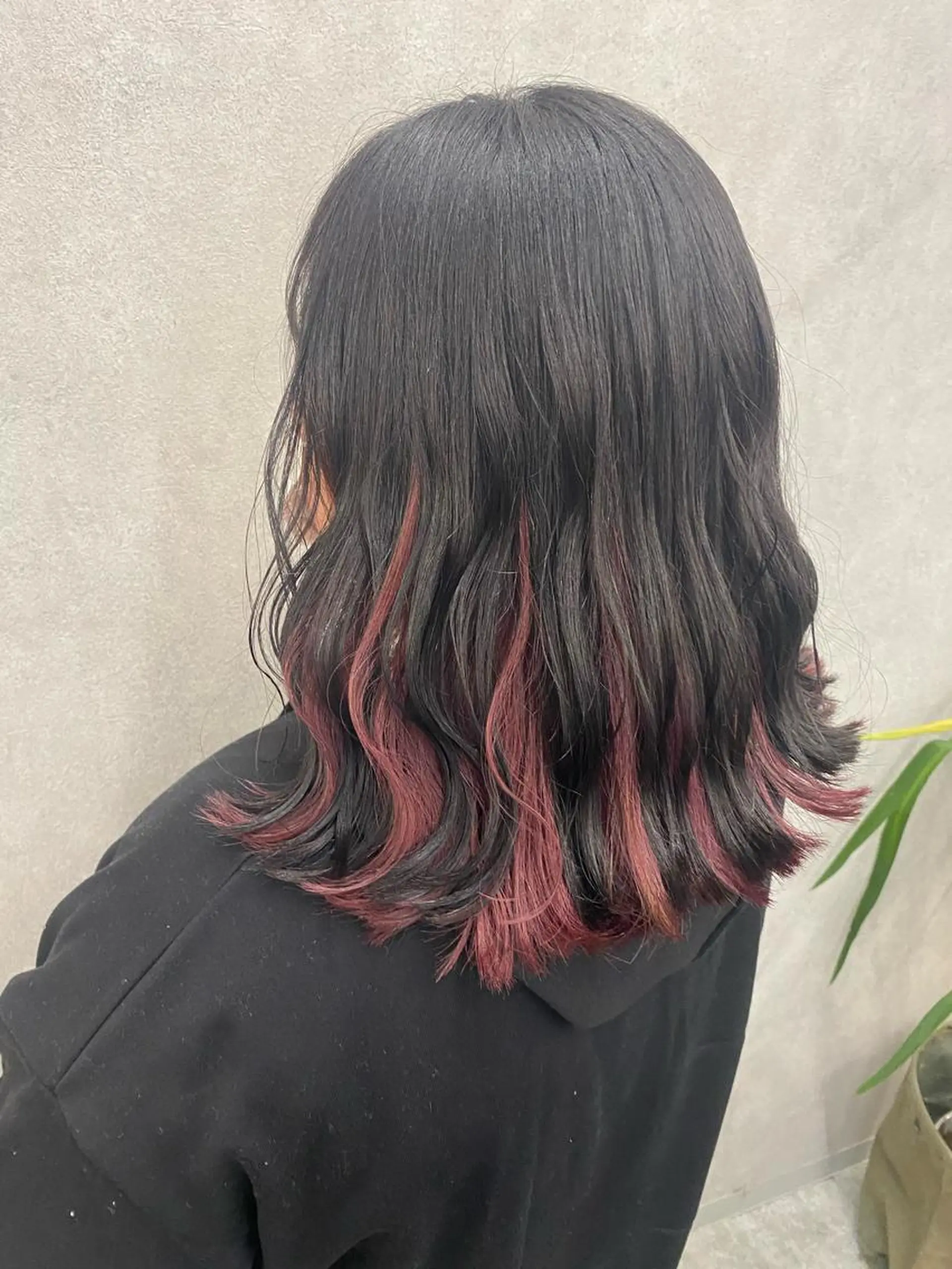 ミディアム カラー インナーカラー ピンクカラー SHOTA 大人ショートのヘアスタイル