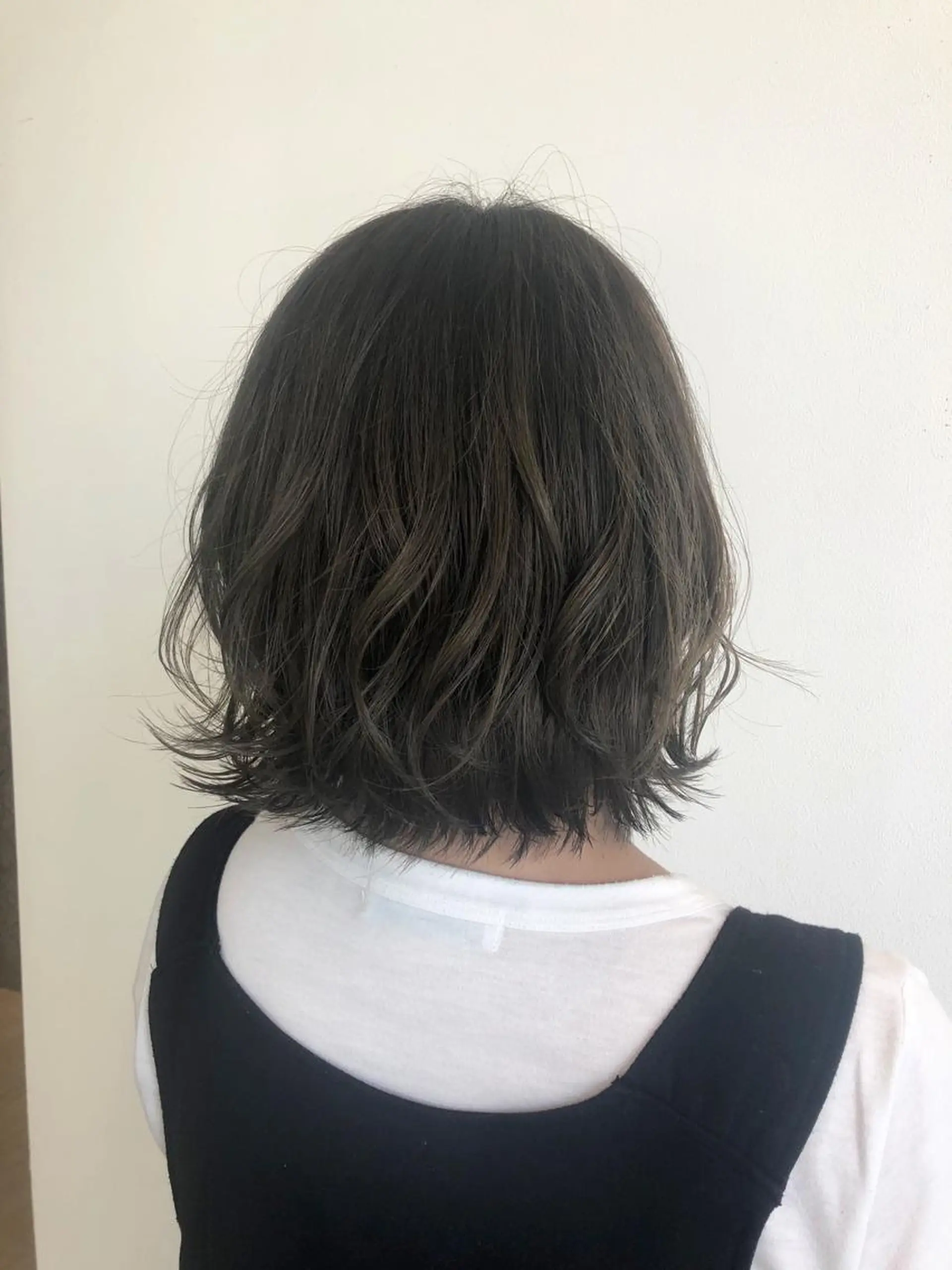 ミディアム カラー 足立 小百合のヘアスタイル