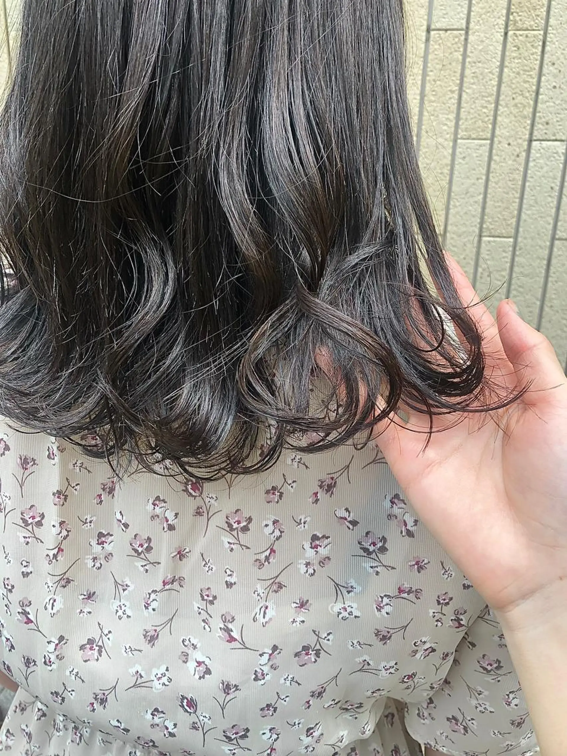 ミディアム カラー ヘアアレンジ オレンジ 抜け感ボブ×パーマ ｜kazaneのヘアスタイル