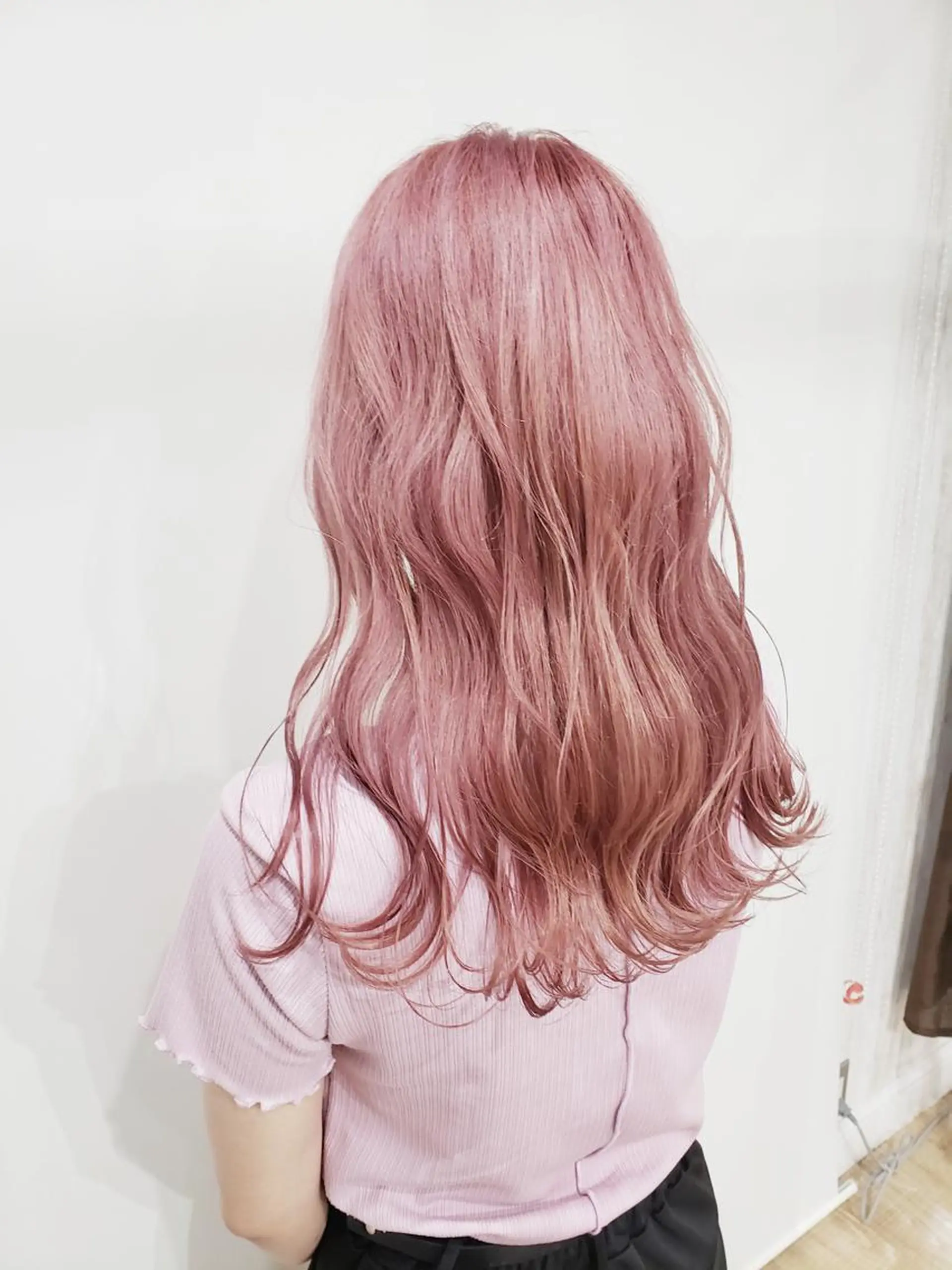 カラー ピンクカラー ヘアカラー デザインカラー 小西勇次のヘアスタイル