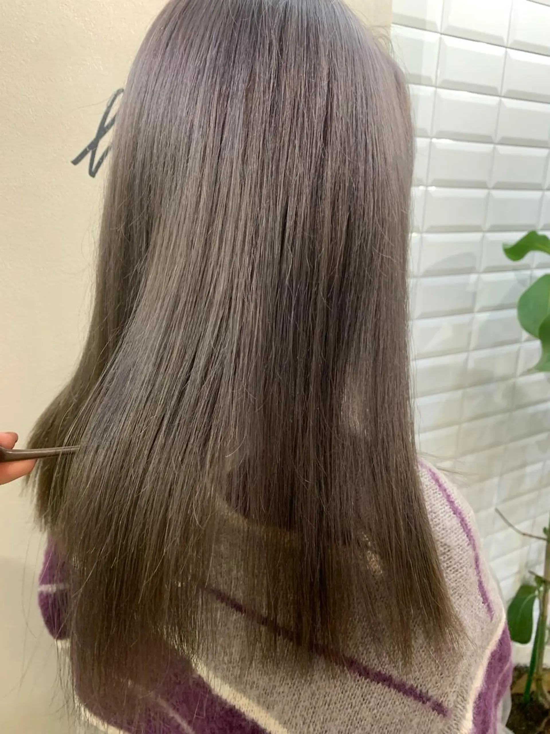 セミロング カラー ブリーチ グレージュ シルバー シルバーグレージュ カット ヘアカラー トリートメント hubhair レイヤー/透明感のヘアスタイル
