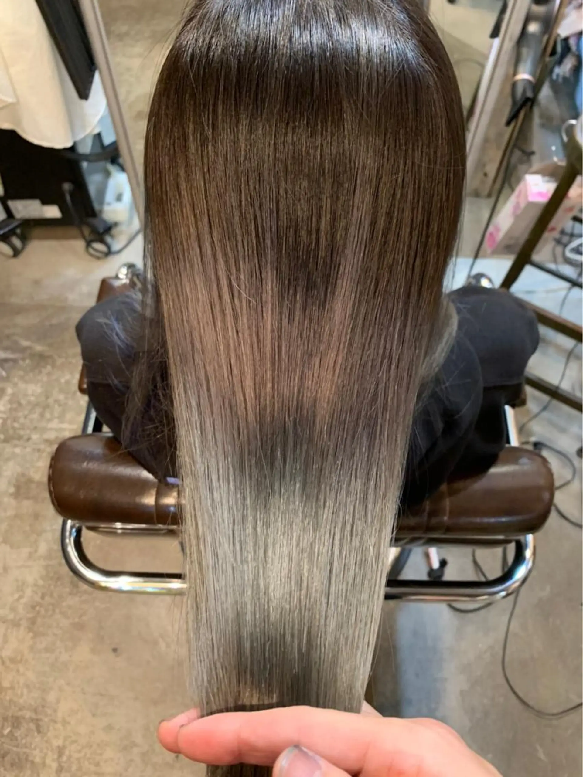 セミロング カラー グラデーションカラー グレージュ トリートメント トリートメント ヨッ シーのヘアスタイル