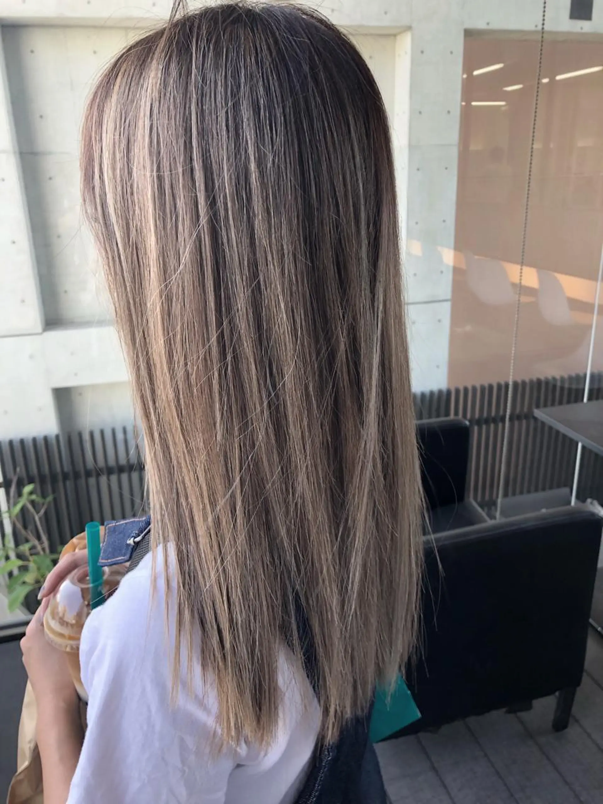 セミロング 外国人風カラー ハイライト ヘアカラー 八谷 将平のヘアスタイル