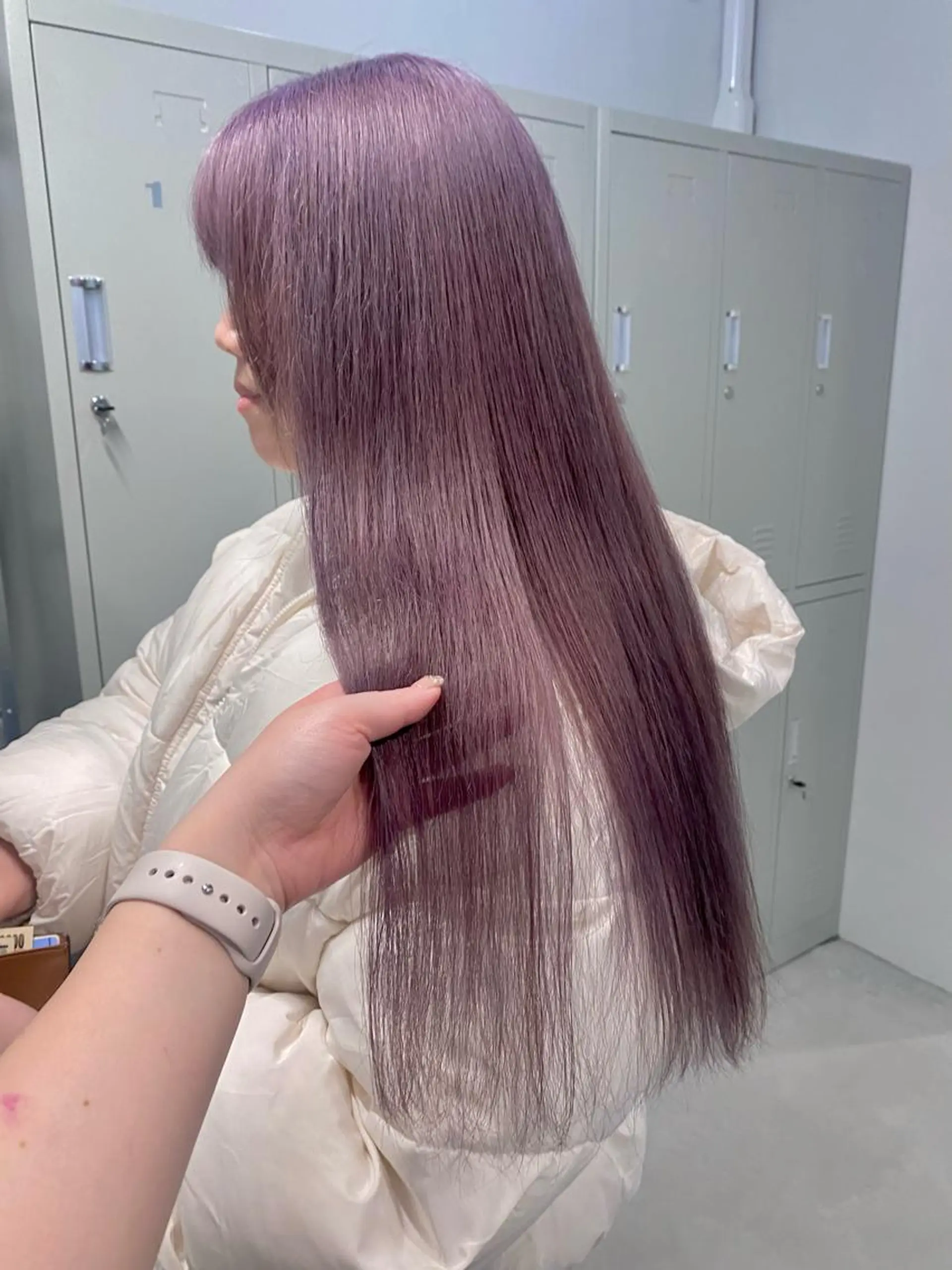 ロング ブリーチなしカラー ダブルカラーエクステのヘアスタイル