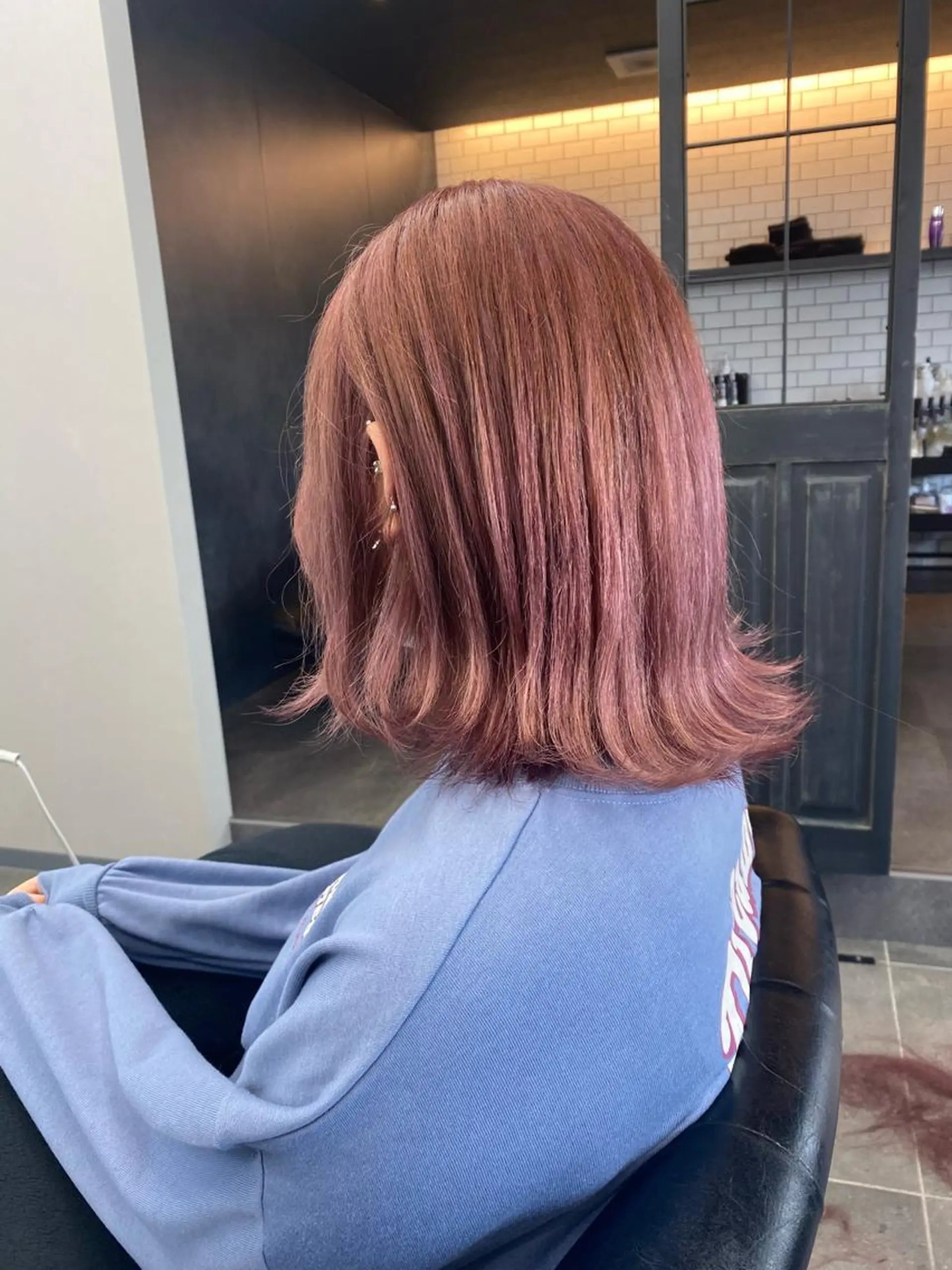 セミロング maco 艶感ハイトーン🦋のヘアスタイル