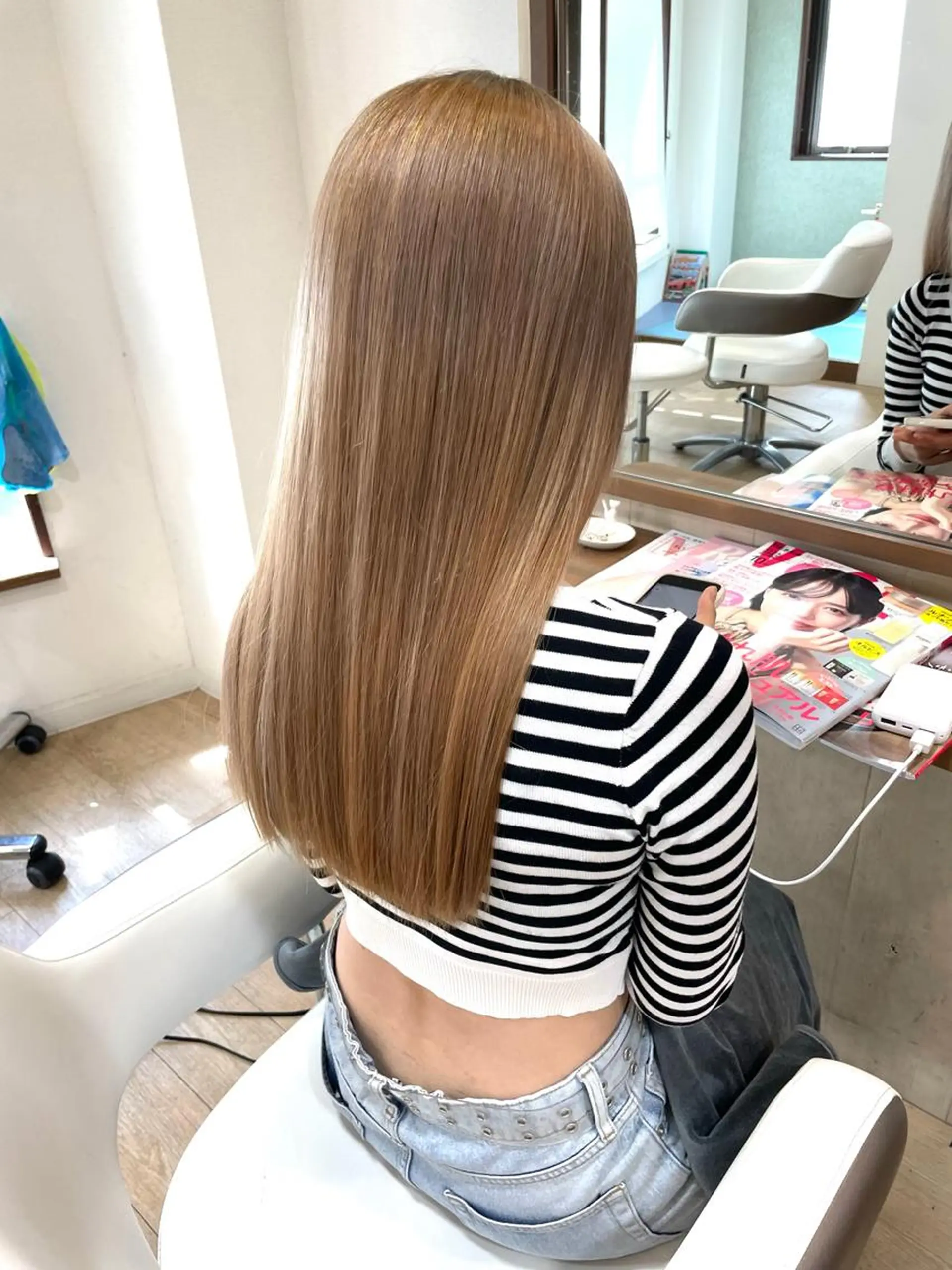 セミロング カラー ベージュカラー 畑中康志 美髪矯正/ハイトーンのヘアスタイル