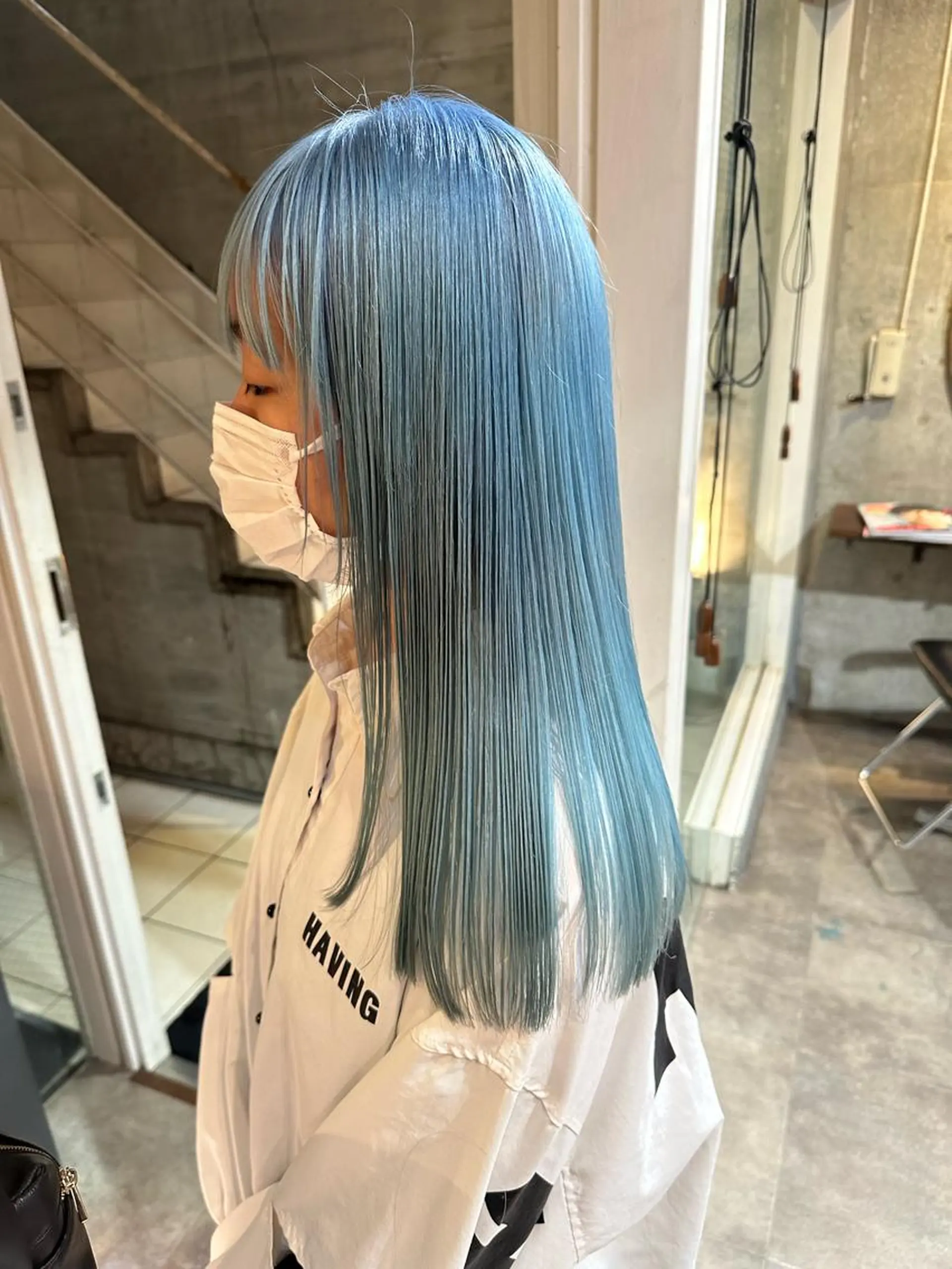セミロング 白髪ぼかし×デザイン 🕊️🫧ホウジョウのヘアスタイル