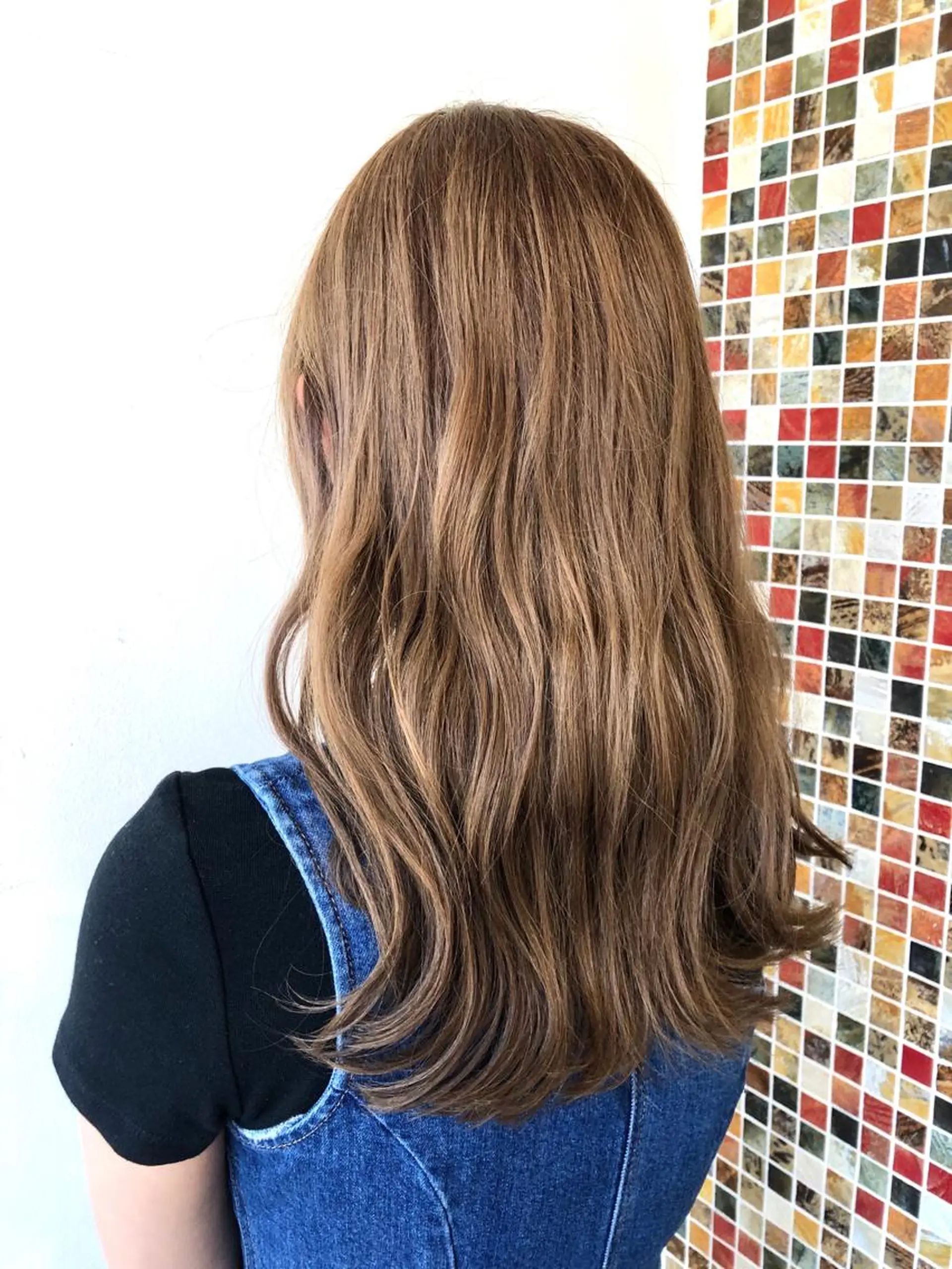 ロング 岩谷 愛依のヘアスタイル