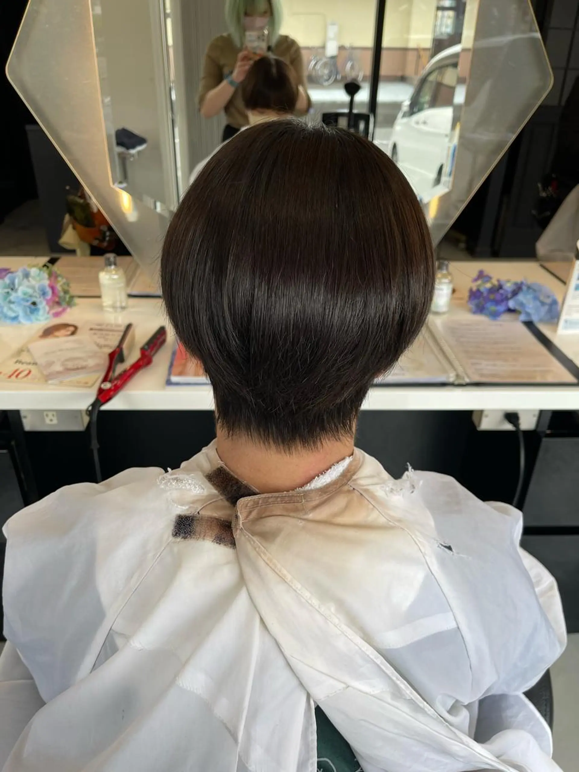 ショート 髪質改善 トリートメント 超透明感カラー🦋韓 国羽エクステ🪽🫧のヘアスタイル