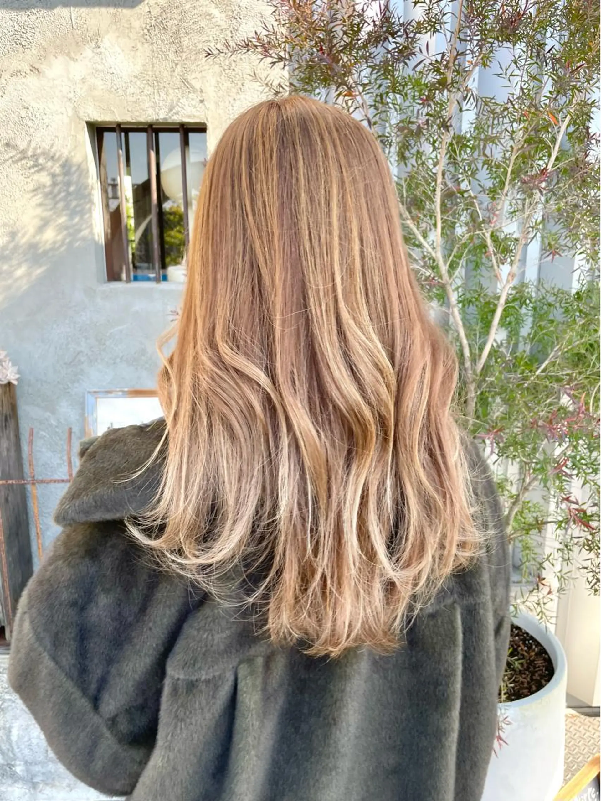 ロング カラー 岡田 恭明のヘアスタイル