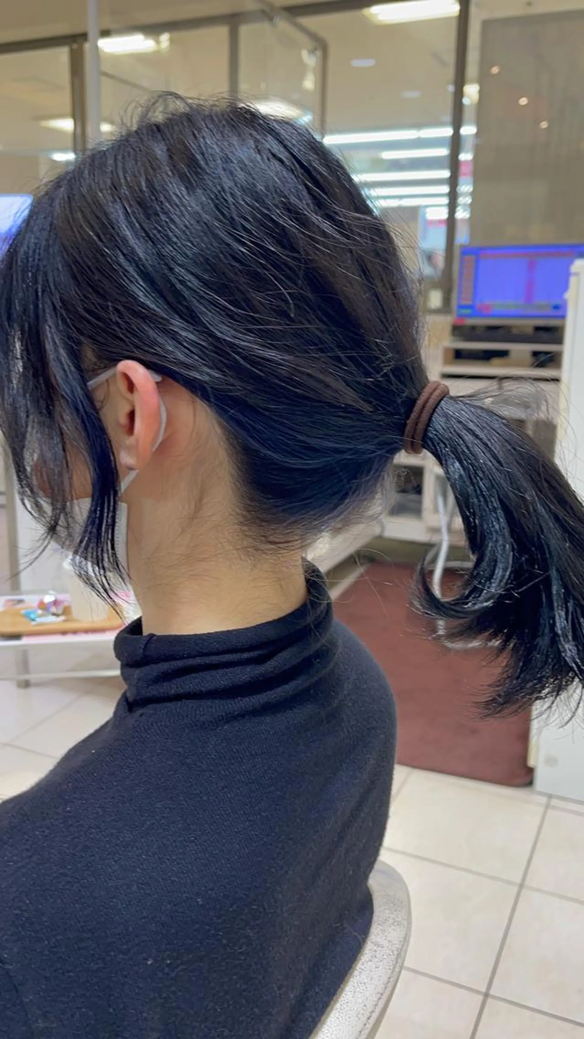 セミロング カラー 黒髪 ブルーカラー ブルーブラック カネヒラ リョウスケのヘアスタイル