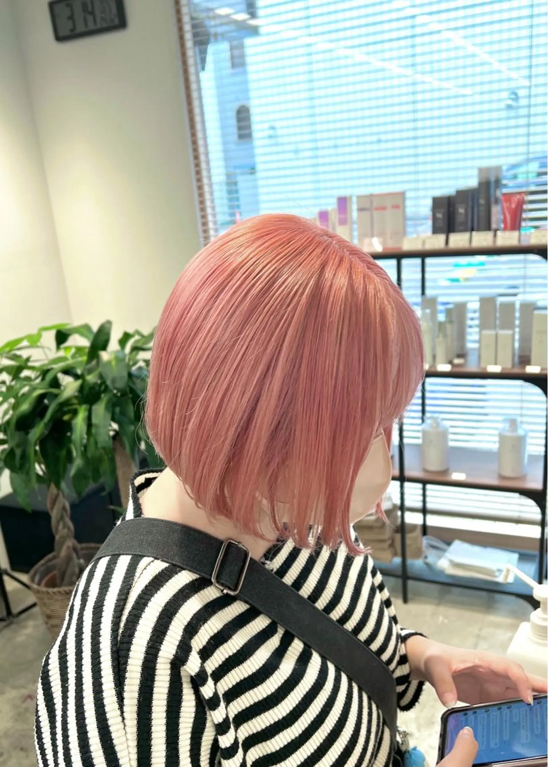 ショート カラー ブリーチ ピンクカラー ブリーチ毛の縮毛矯正 ハイトーン/岡本智樹のヘアスタイル