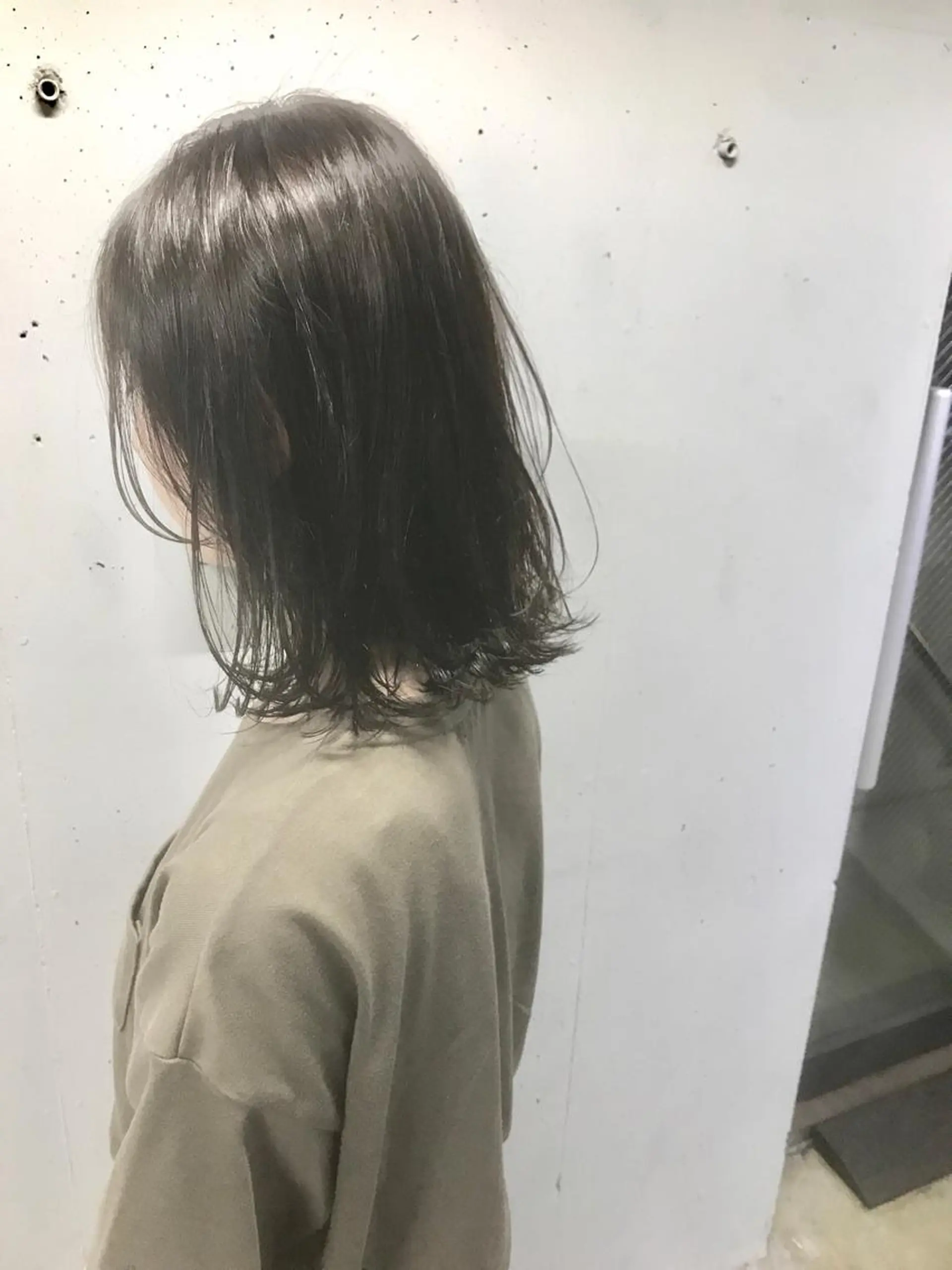 ミディアム くびれヘア 外ハネヘア 新井 広樹のヘアスタイル