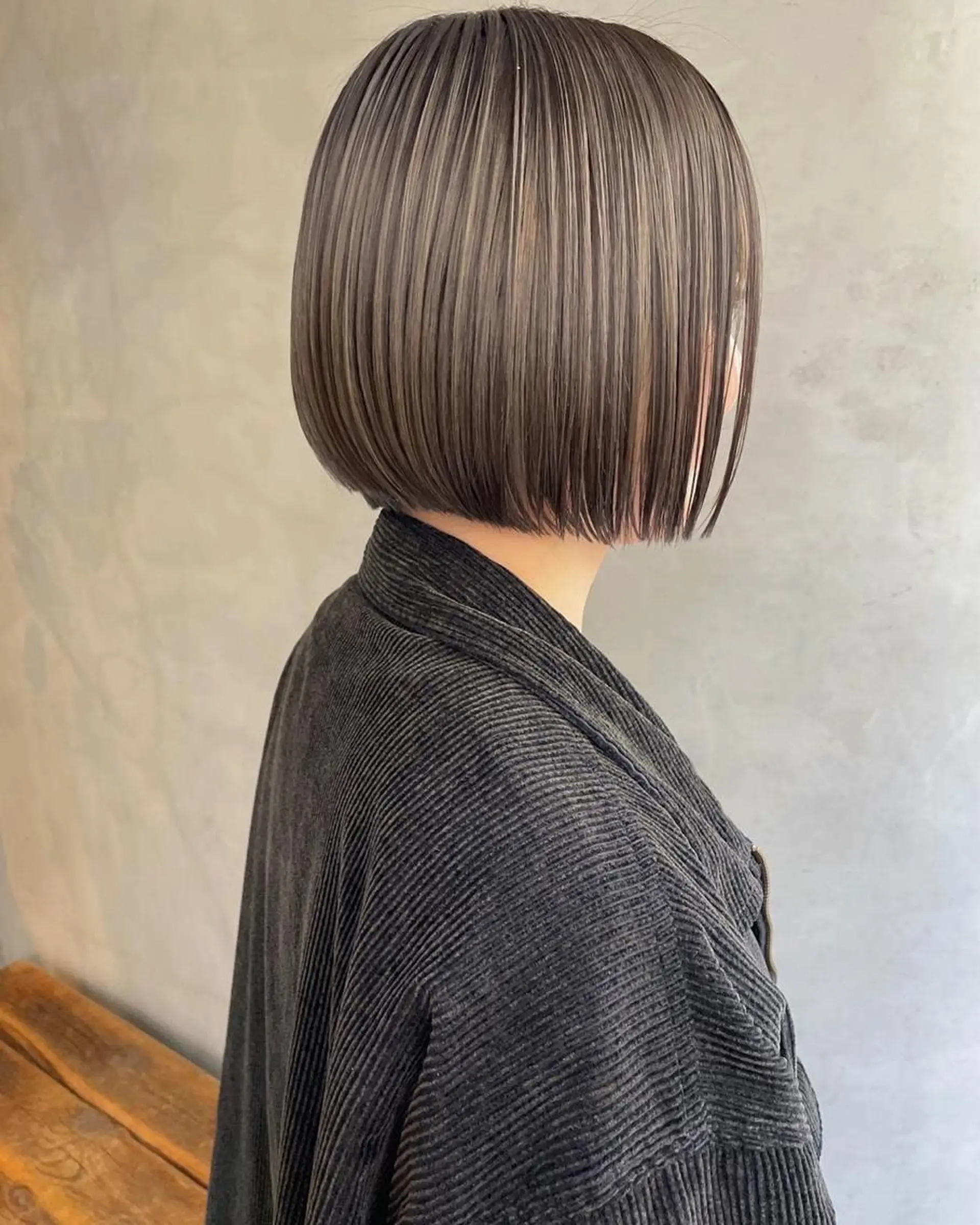 ミディアム om's poka 伊藤百花のヘアスタイル