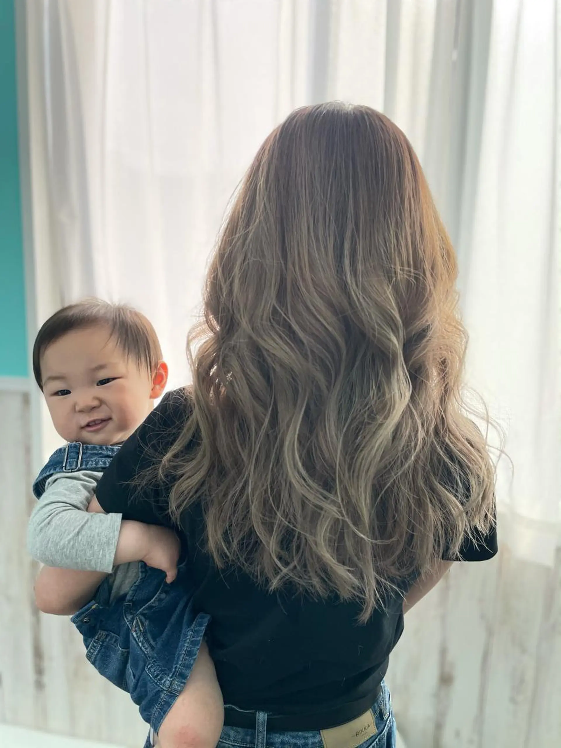 ロング ハイライト ヘアカラー トリートメント 🐆アンドウ チカコ🦓のヘアスタイル