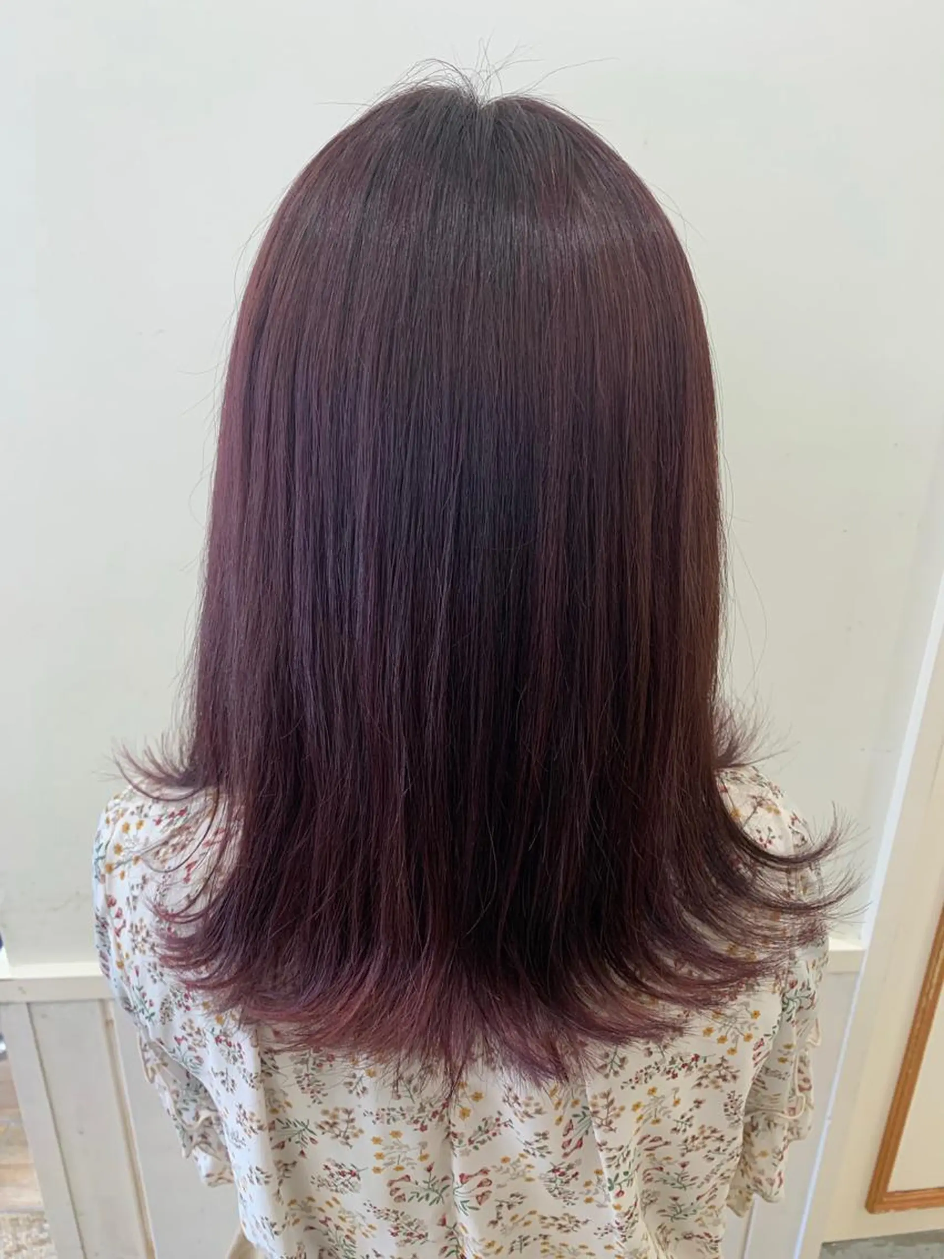 ミディアム カラー ぱつっとボブ/ 小野あかねのヘアスタイル