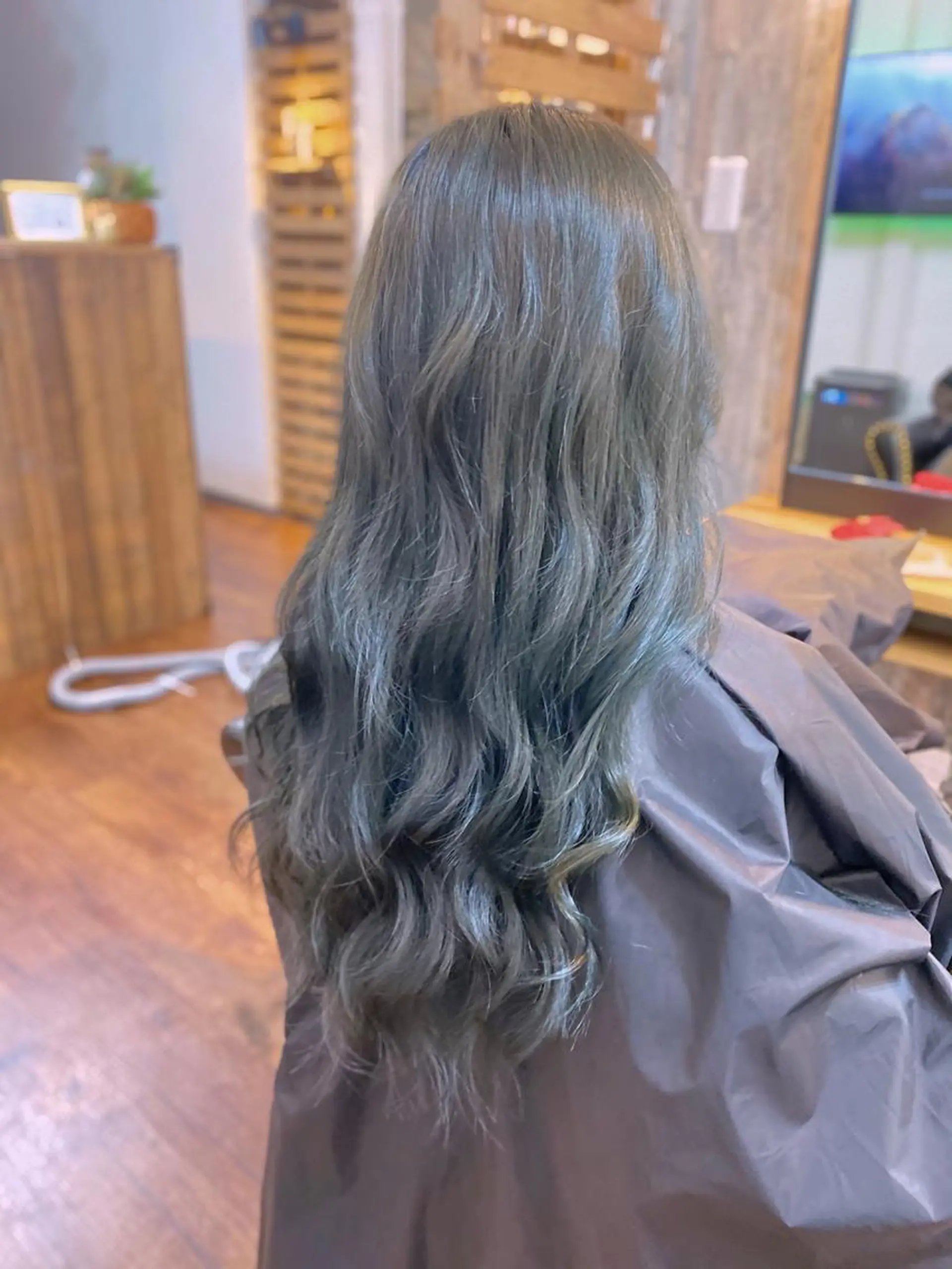 ロング カラー ヘアアレンジ ブルーカラー ネイビーカラー カット ヘアカラー トリートメント Luzir⭐︎ GEN⭐︎のヘアスタイル