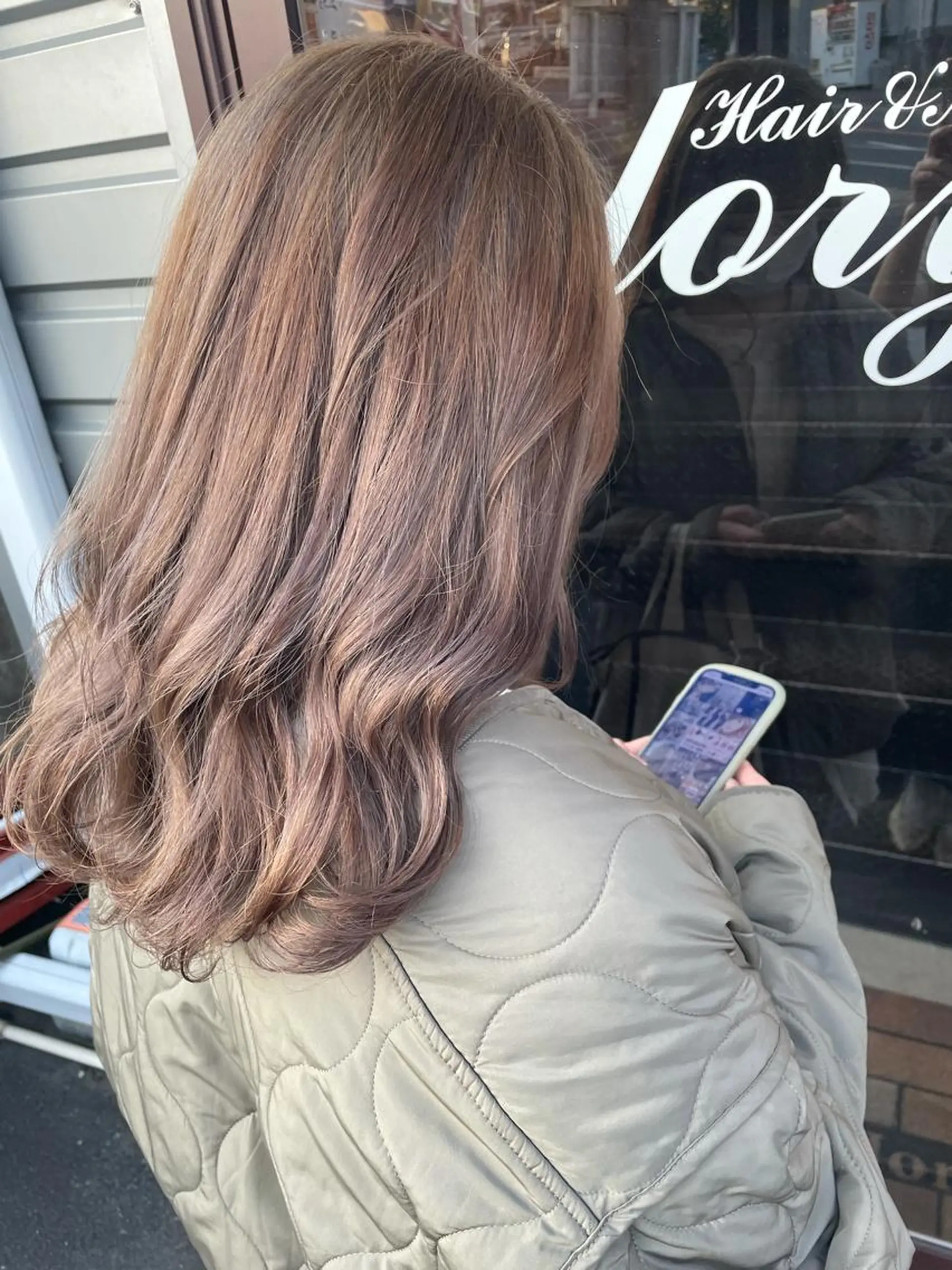 ロング カラー ベージュカラー ブリーチ ミルクティーベージュ 卒業式のヘアスタイル 坂元 瑠茄のその他イメージ